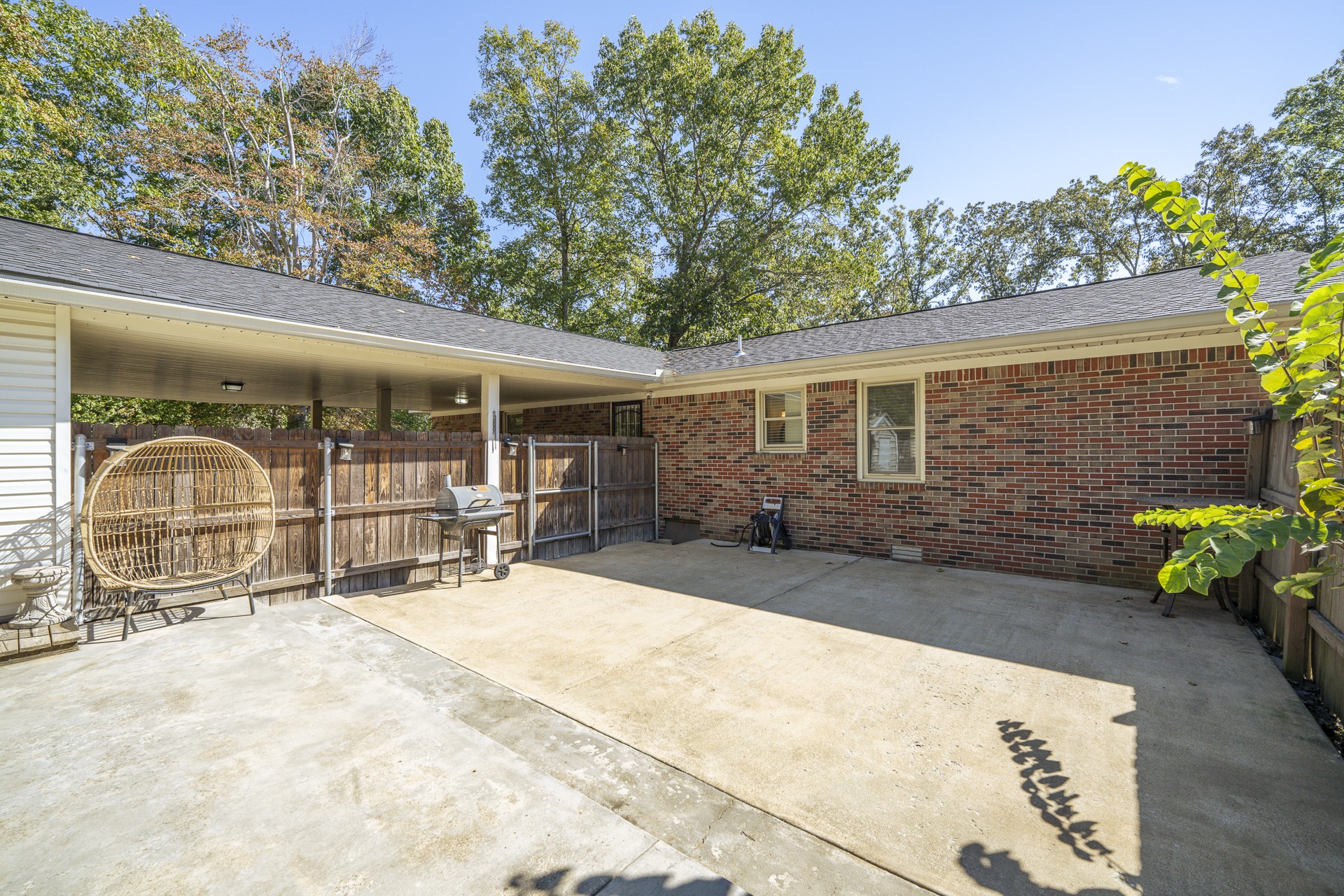 585 E End Dr Property Photo 35