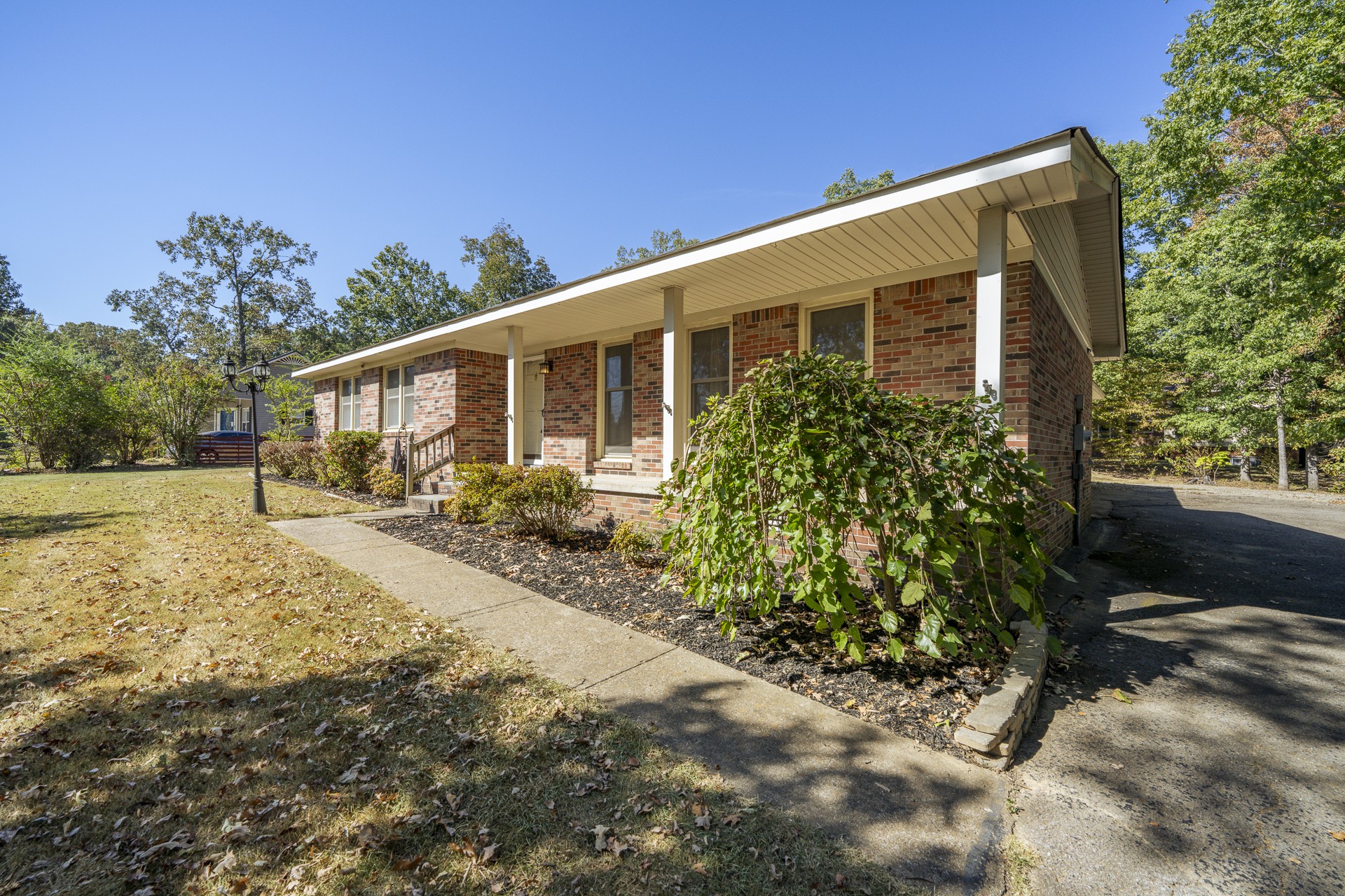 585 E End Dr Property Photo 37