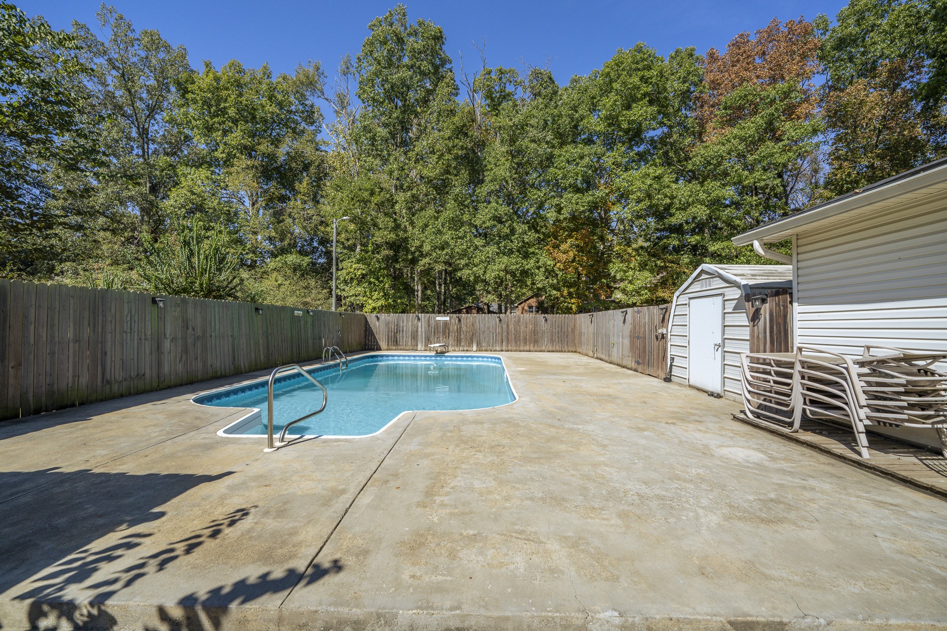 585 E End Dr Property Photo 38