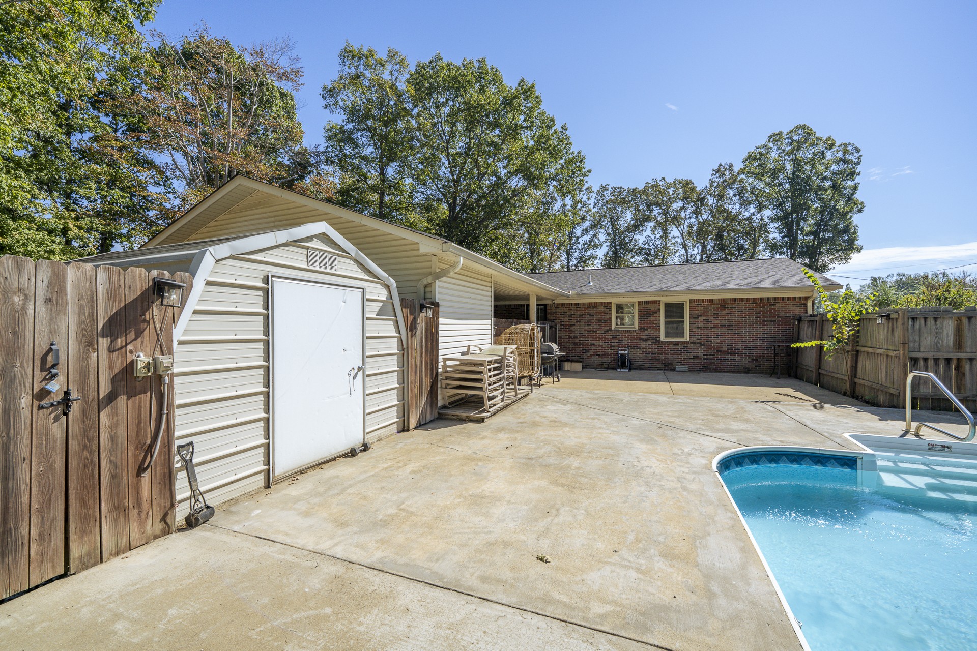 585 E End Dr Property Photo 40
