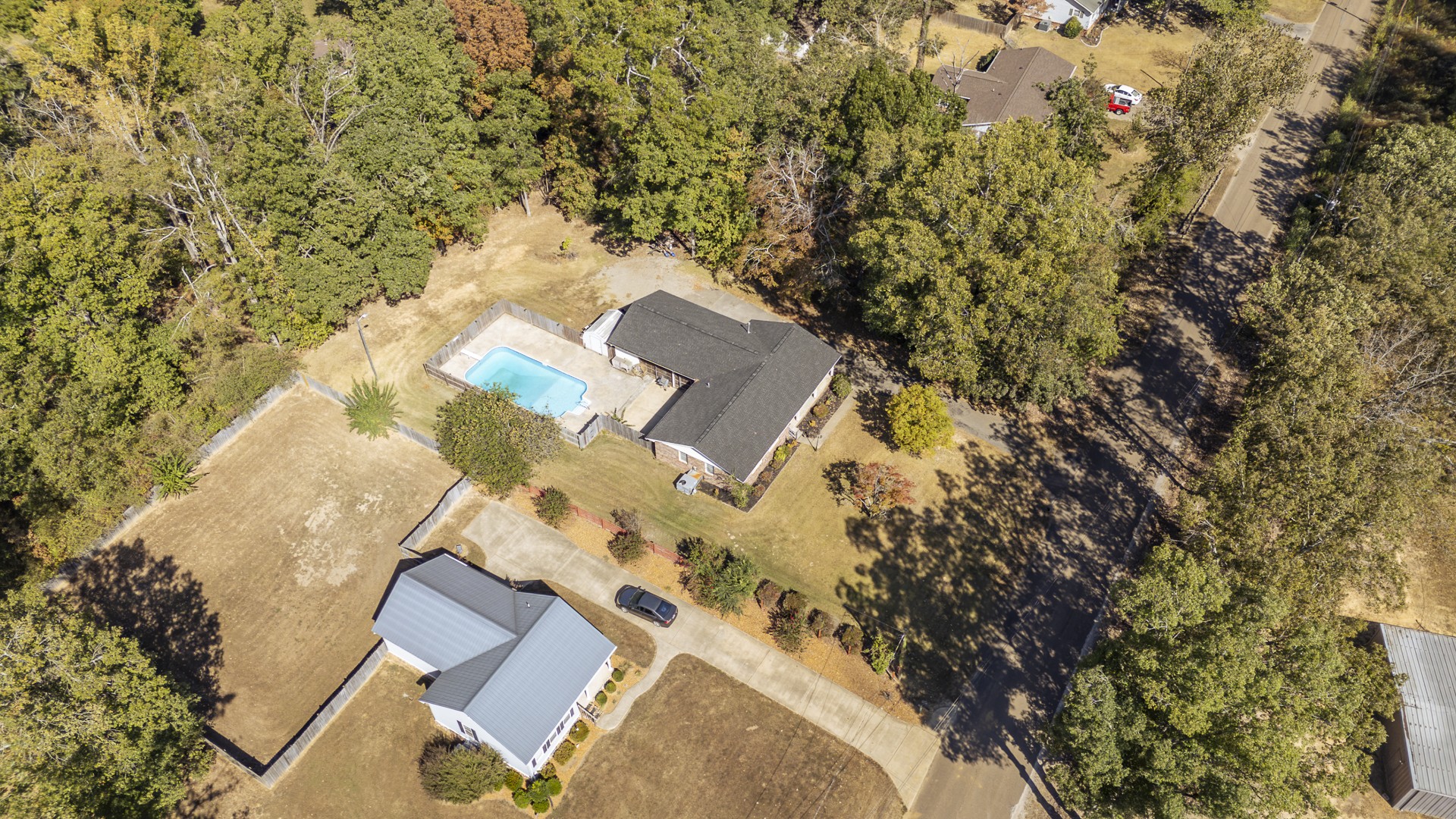 585 E End Dr Property Photo 44