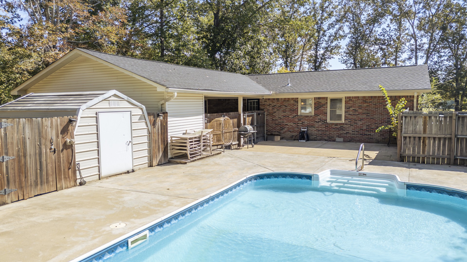 585 E End Dr Property Photo 46