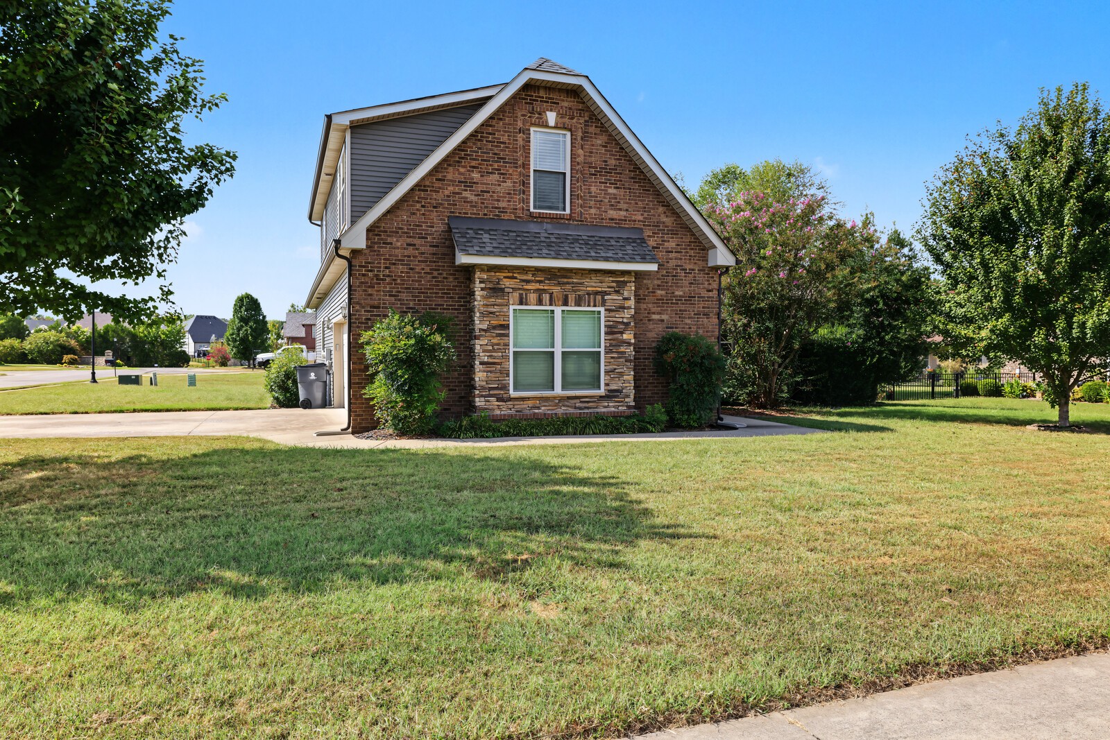 1109 Pavilion Way Property Photo 3