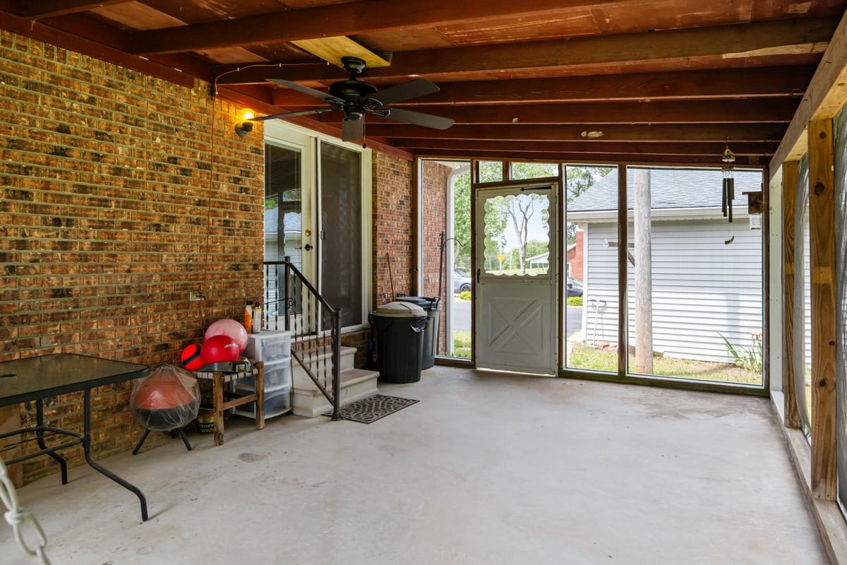 190 Post Oak Ave Property Photo 16