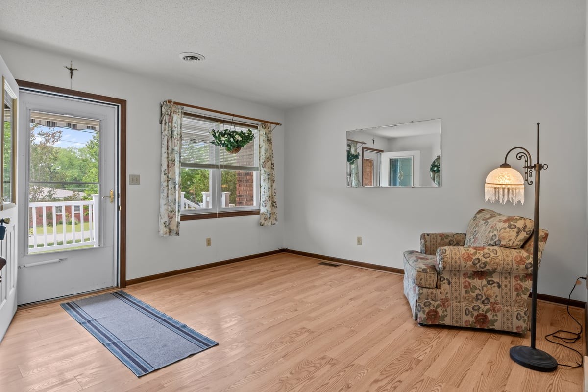 190 Post Oak Ave Property Photo 46
