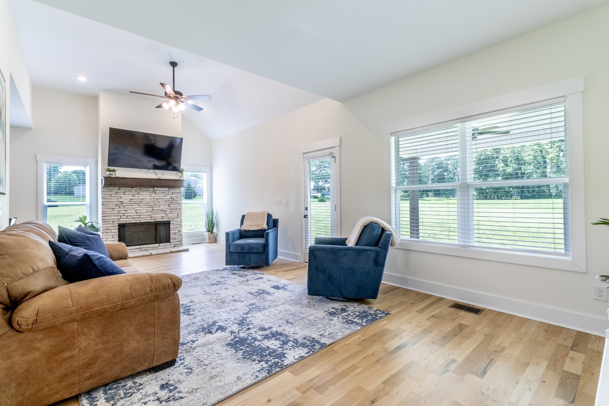 2094 Beverly Ct Property Photo 4