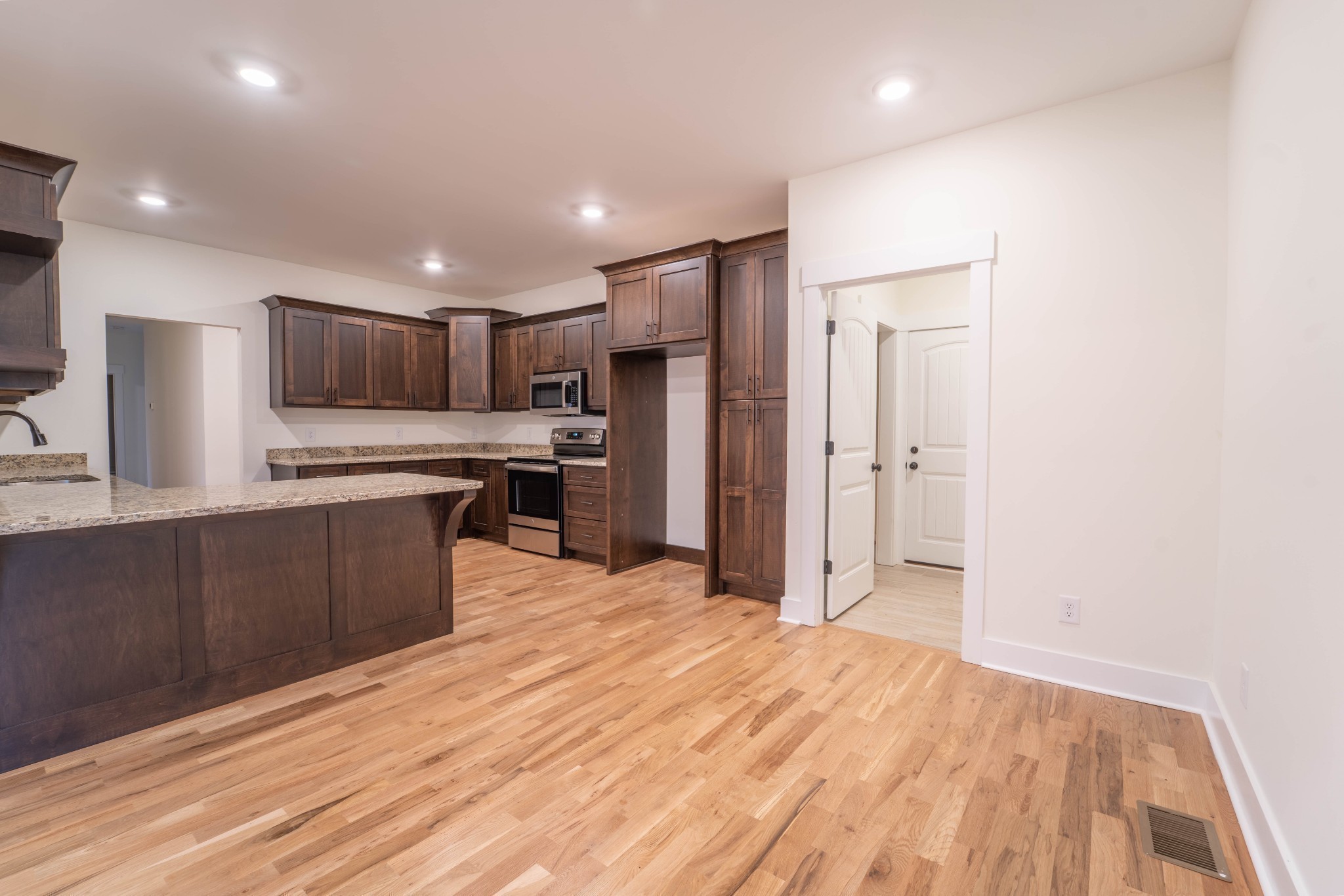 2094 Beverly Ct Property Photo 10
