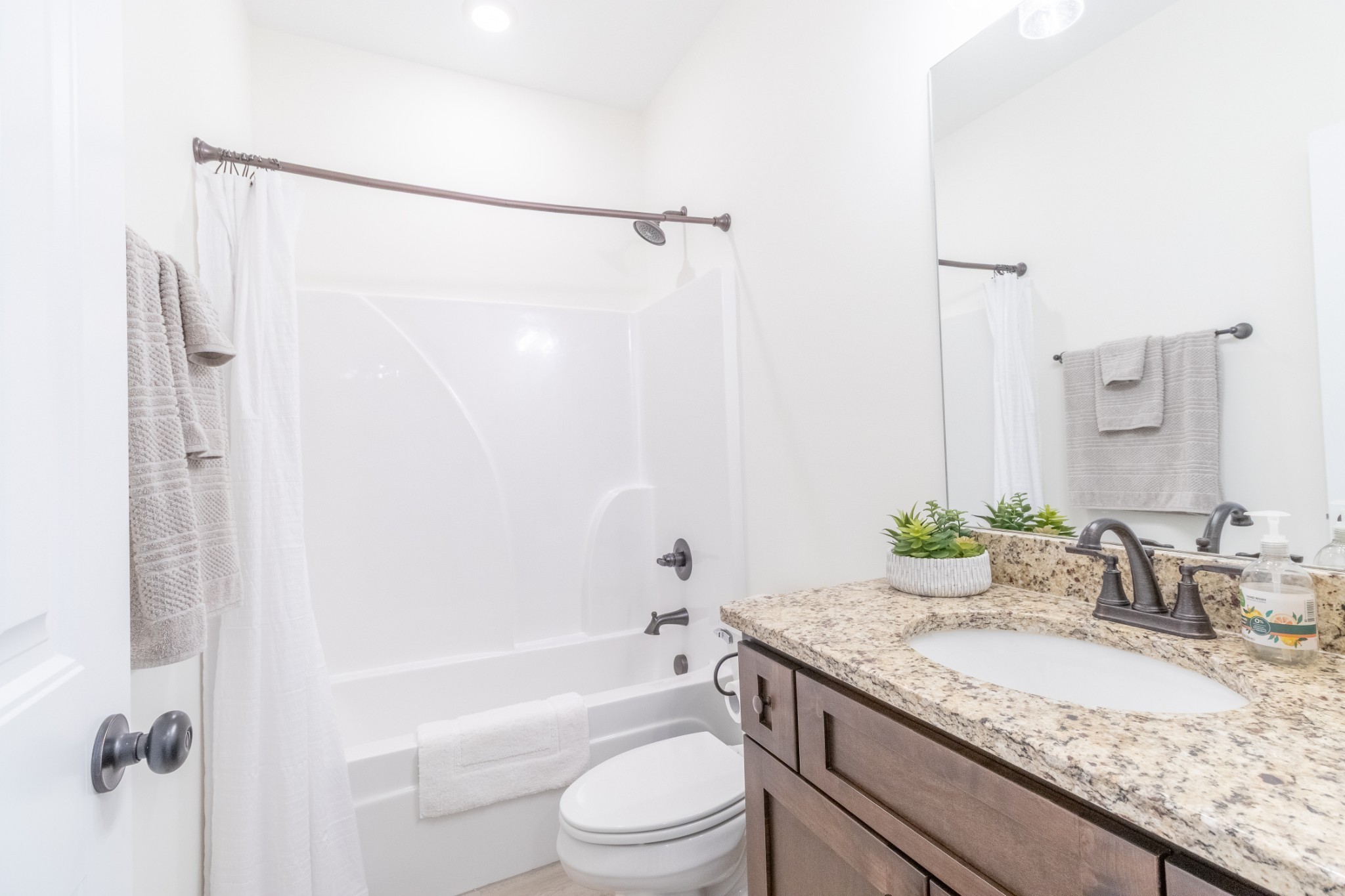 2094 Beverly Ct Property Photo 19