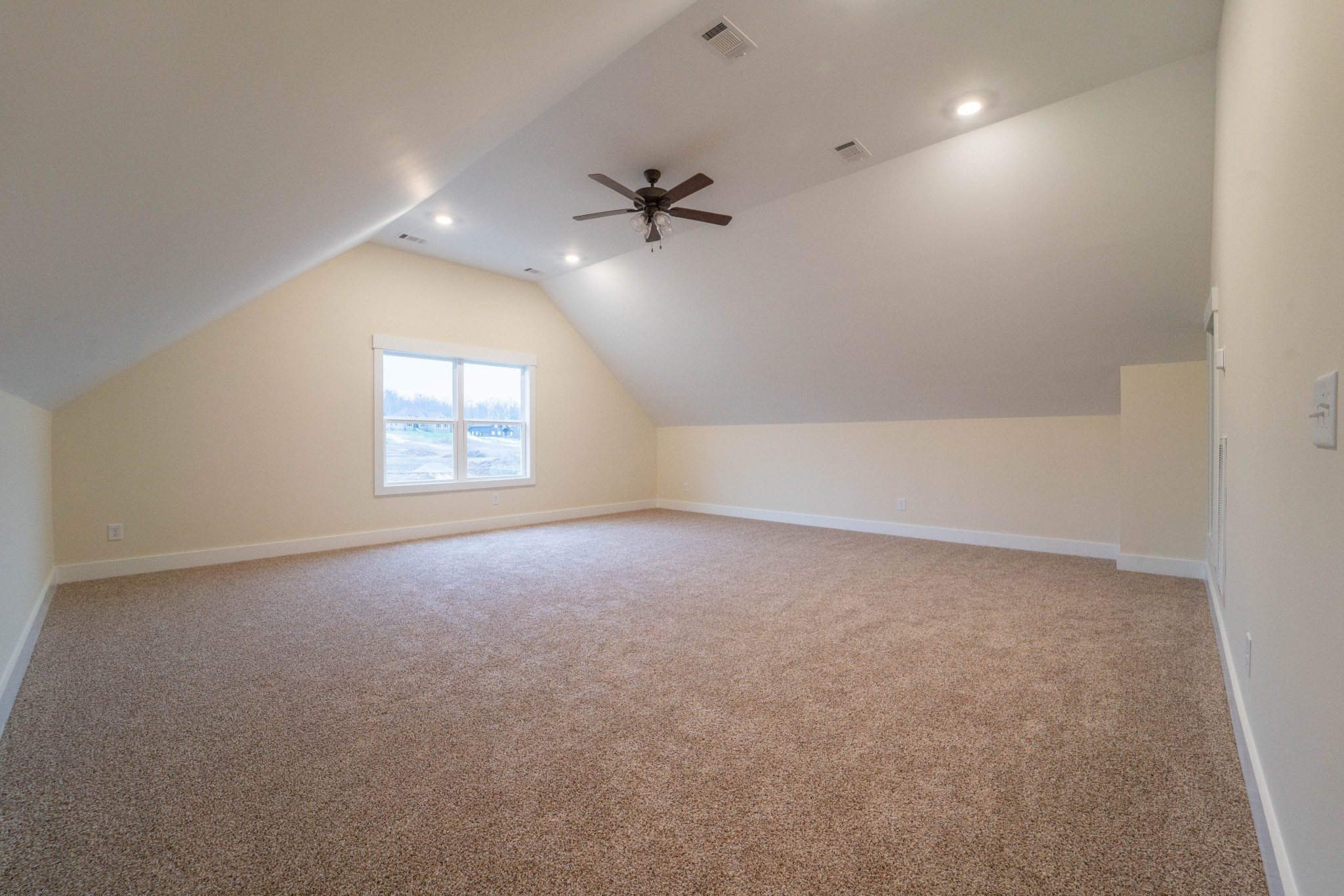 2094 Beverly Ct Property Photo 21
