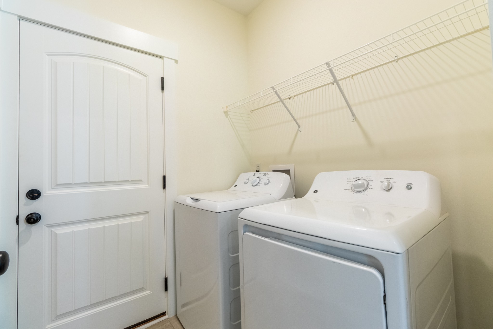 2094 Beverly Ct Property Photo 24