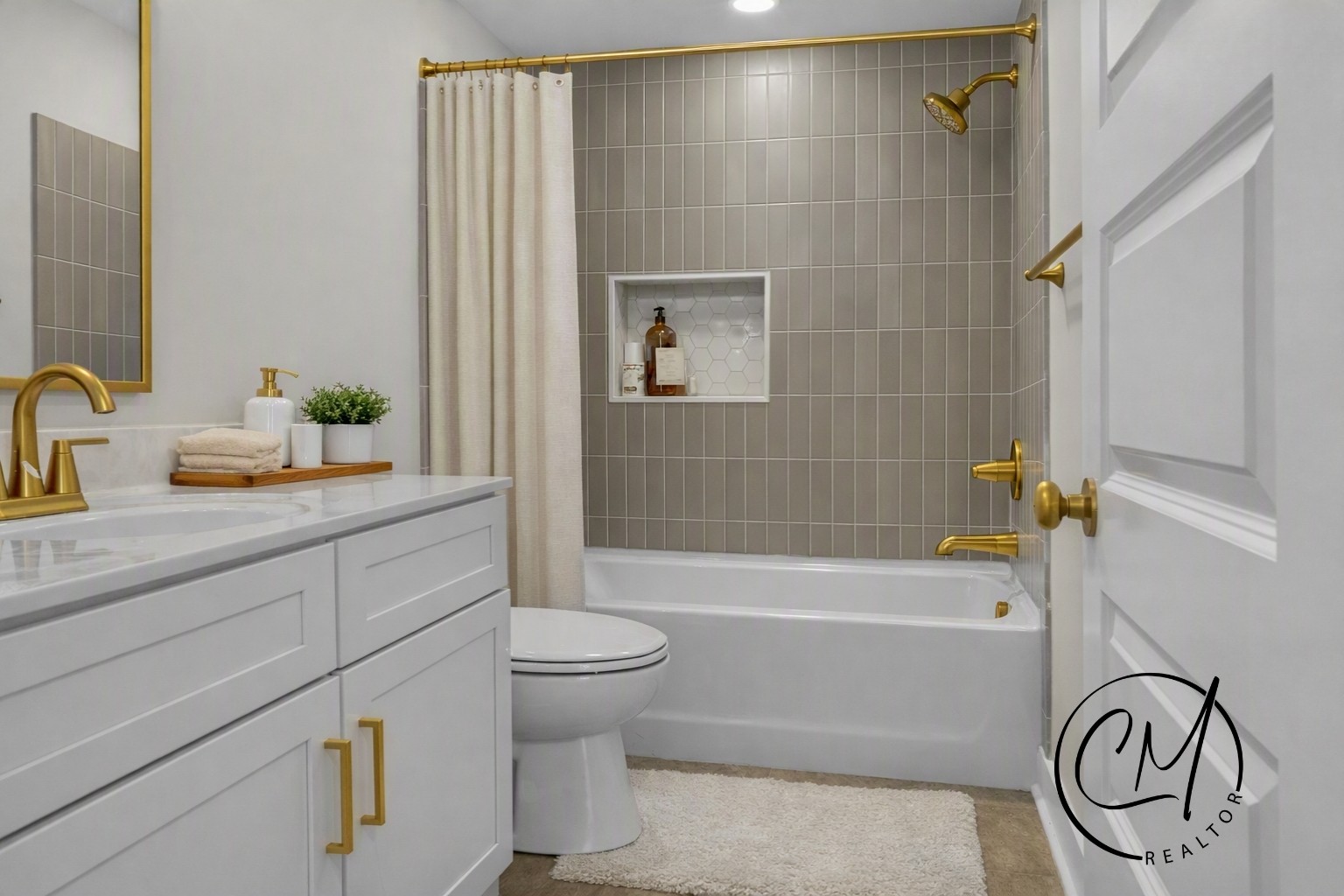 1120 Jacobs Ct Property Photo 6