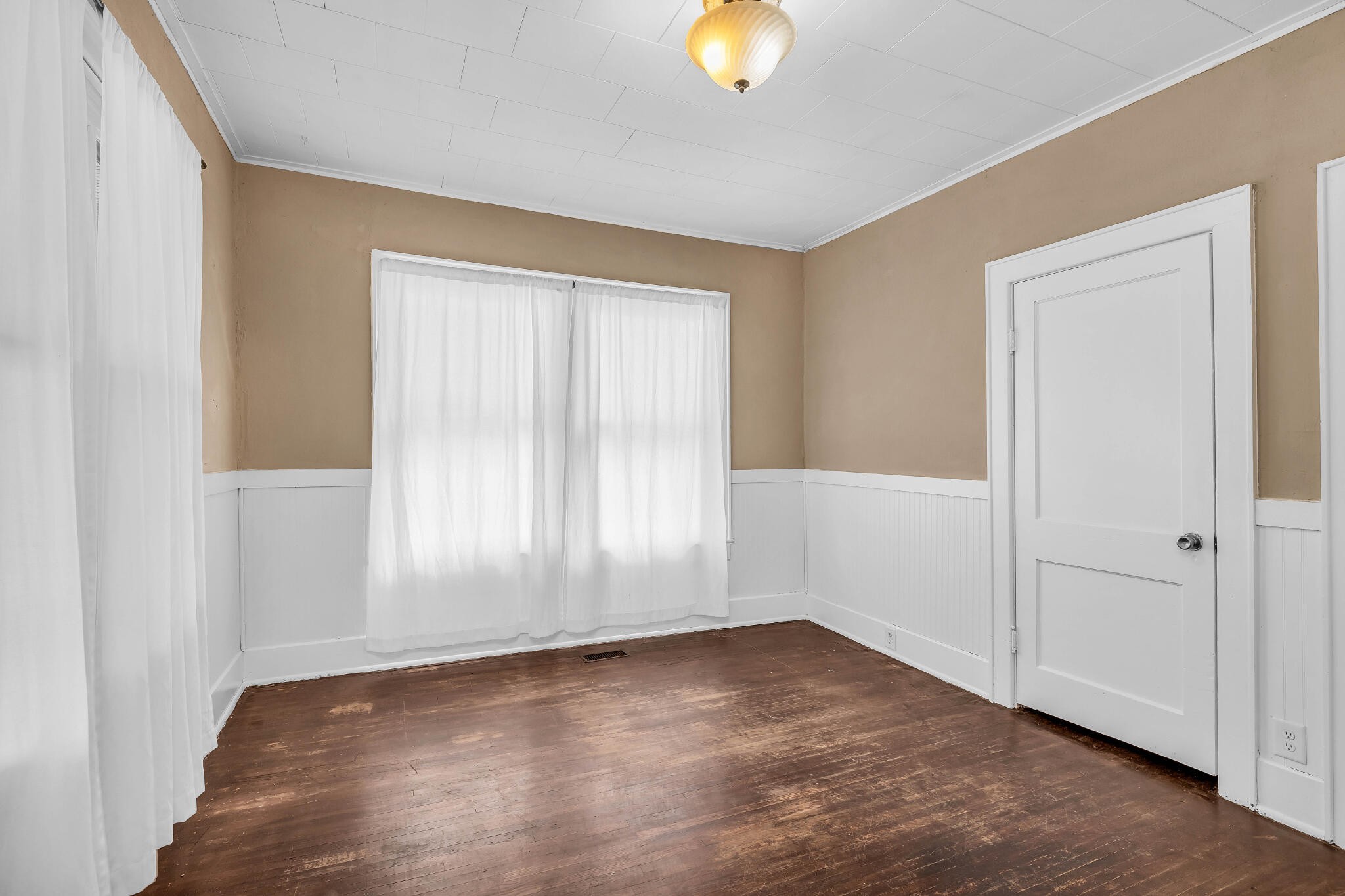 15001502 E 13th Street Property Photo 49