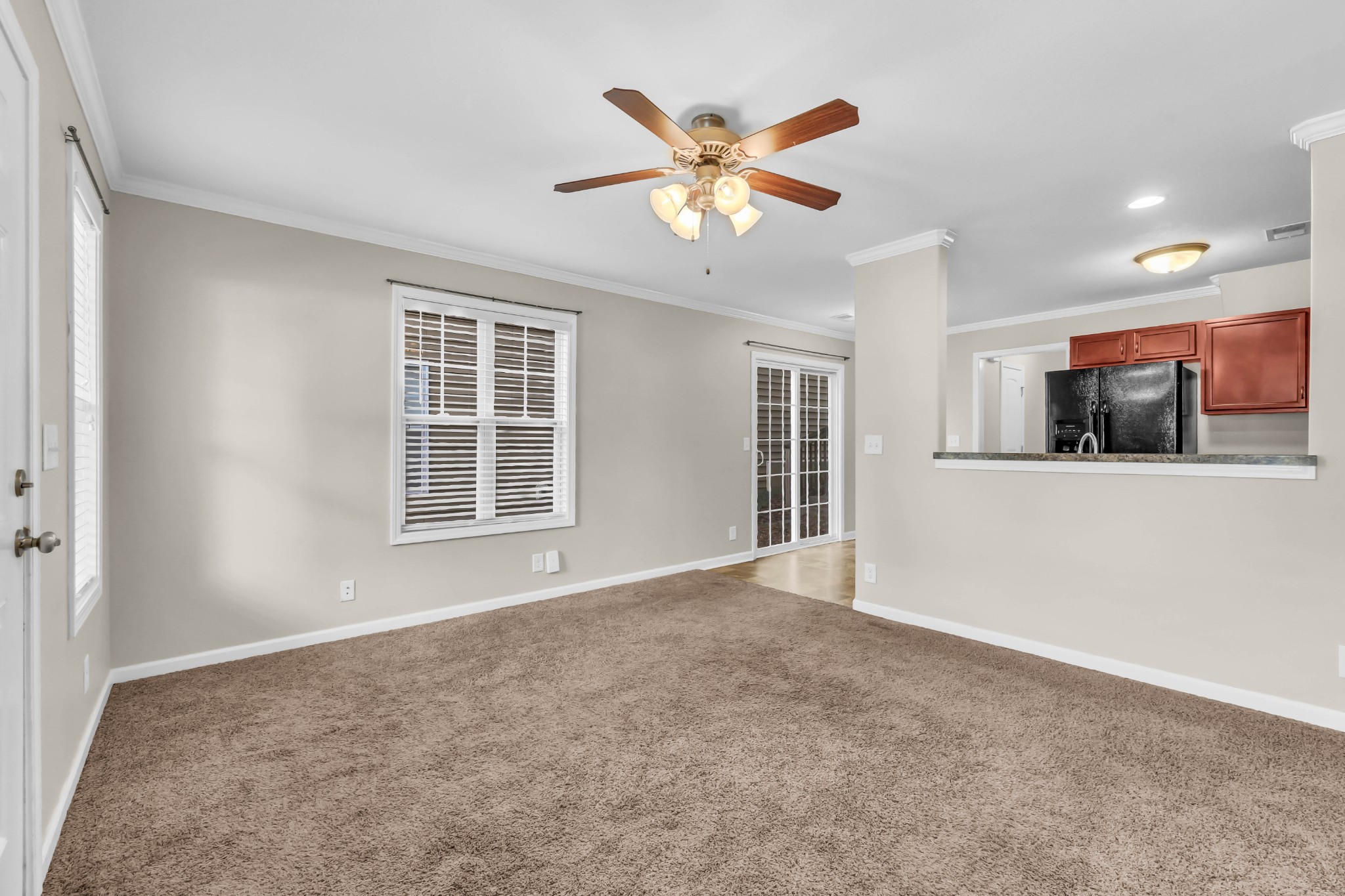 1061/2 Riverview Dr Property Photo 5