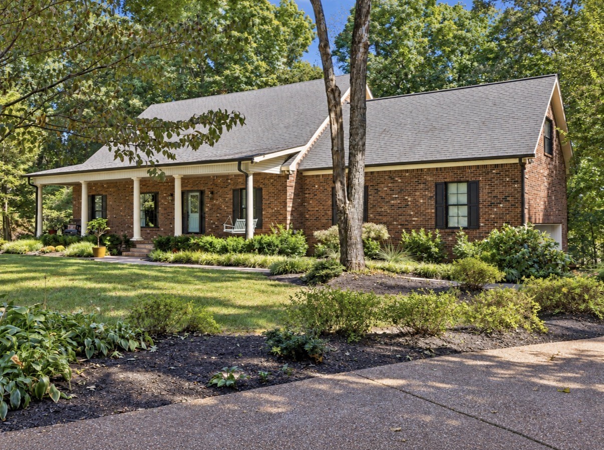 102 Ridglea Ct