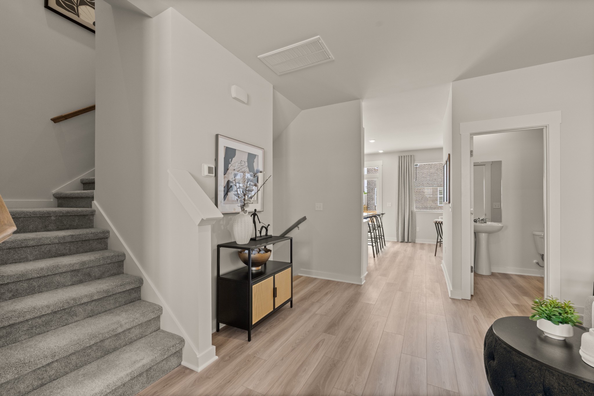 405 Seneca Street Property Photo 11