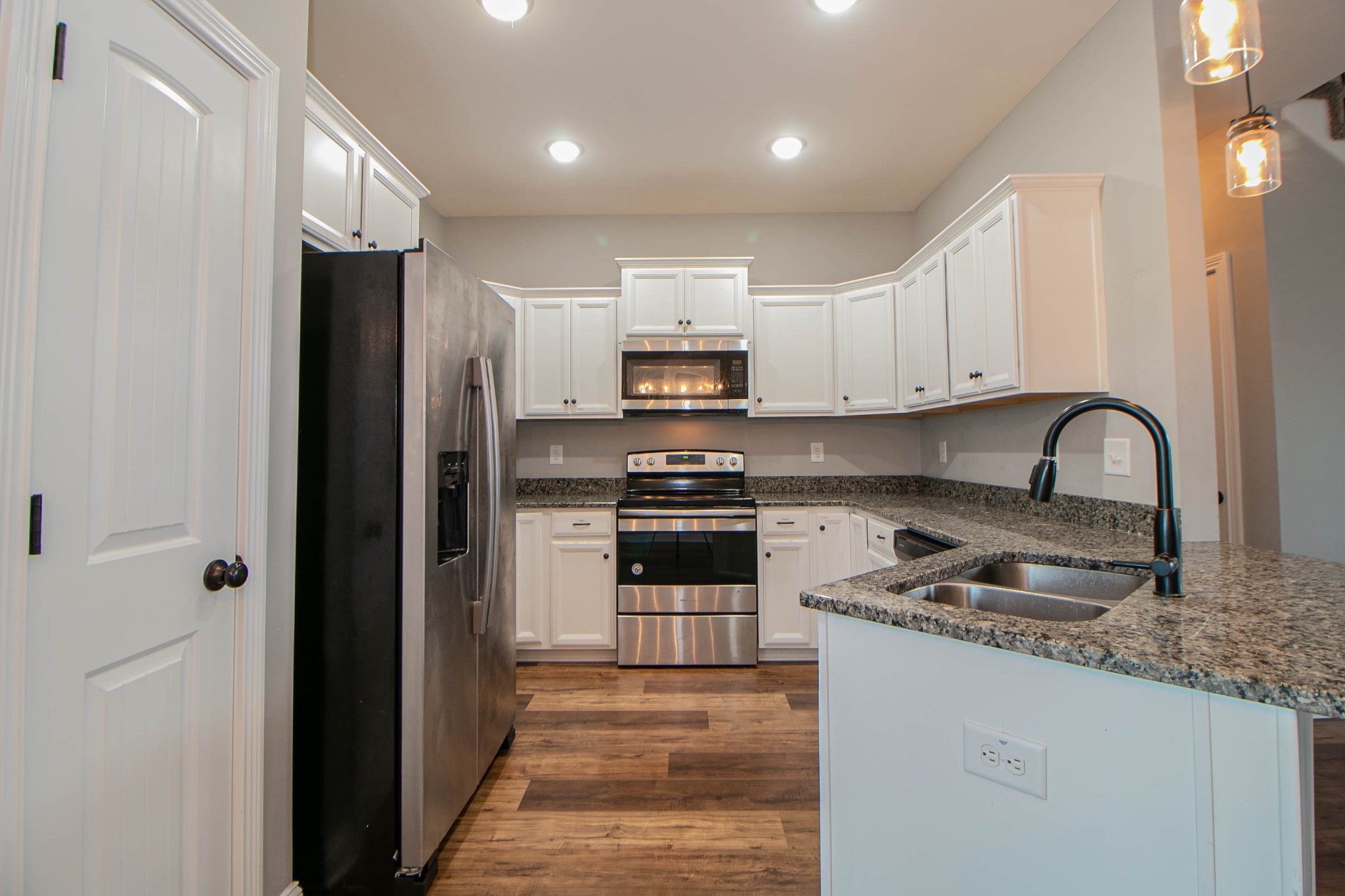 3300 Twelve Oaks Blvd Property Photo 8