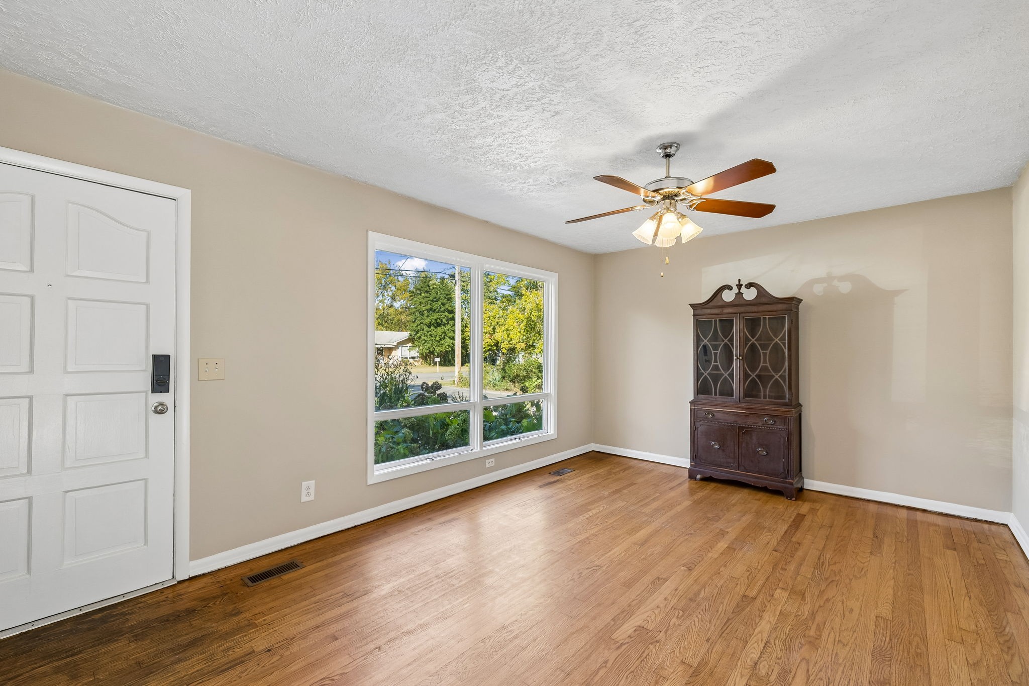 1814 Cypress Dr Property Photo 3