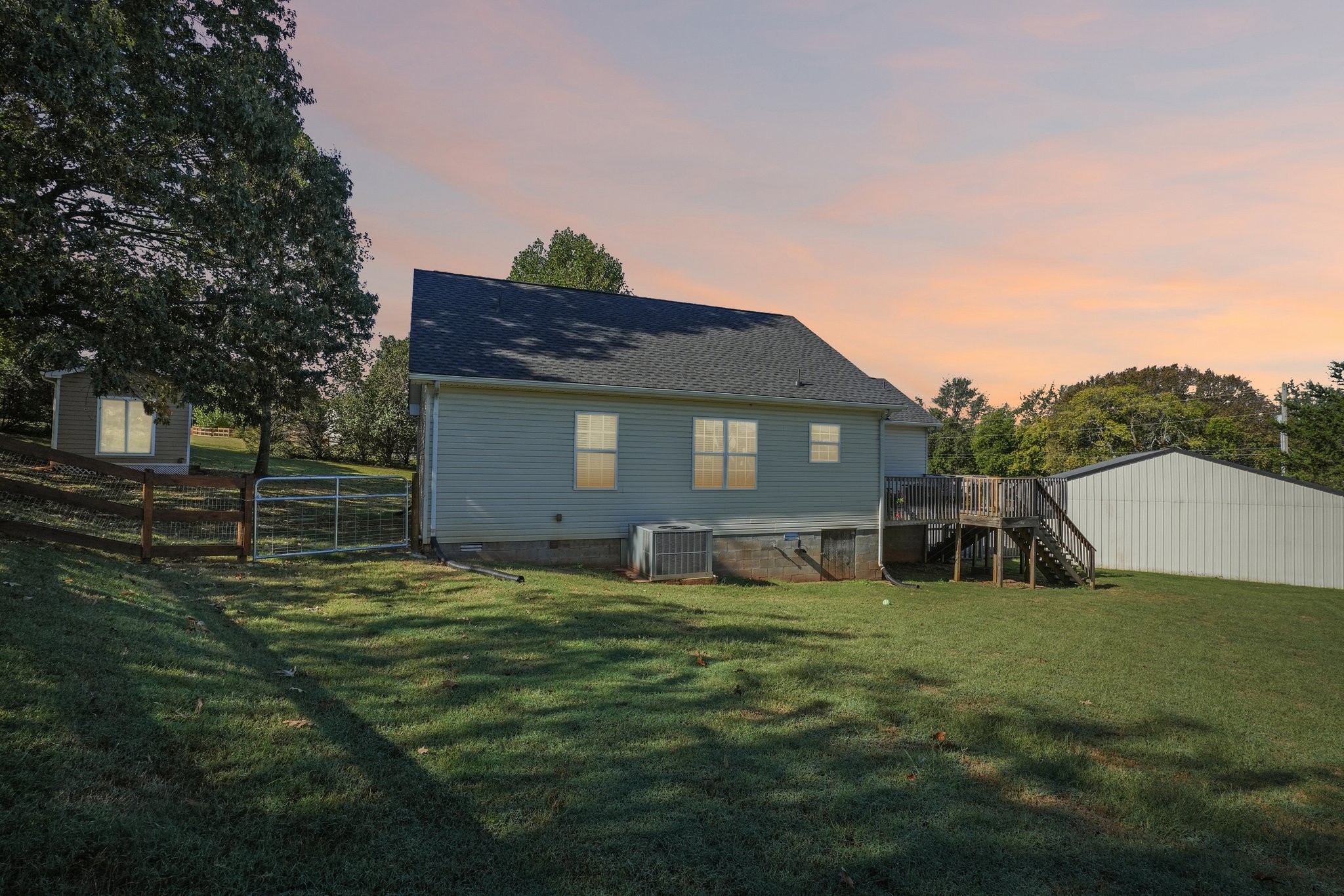 5730 Lakeview Rd Property Photo 3