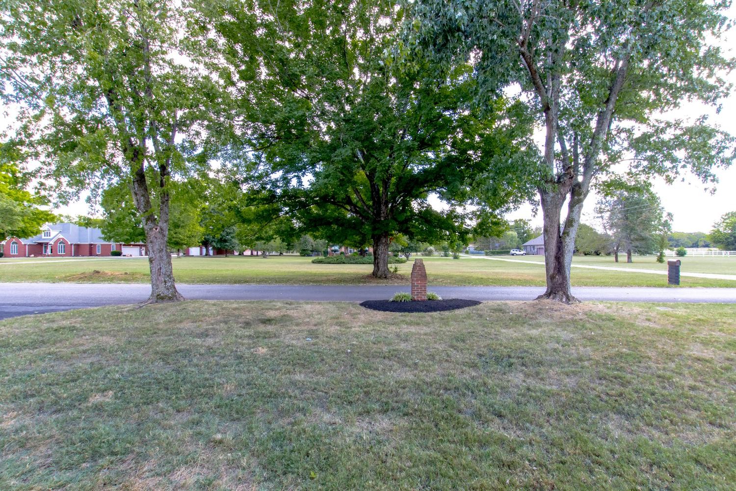 1705 E Pitts Ln Property Photo 6