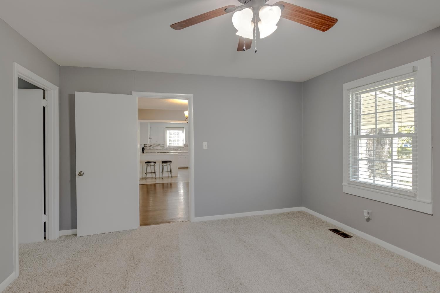 1705 E Pitts Ln Property Photo 16