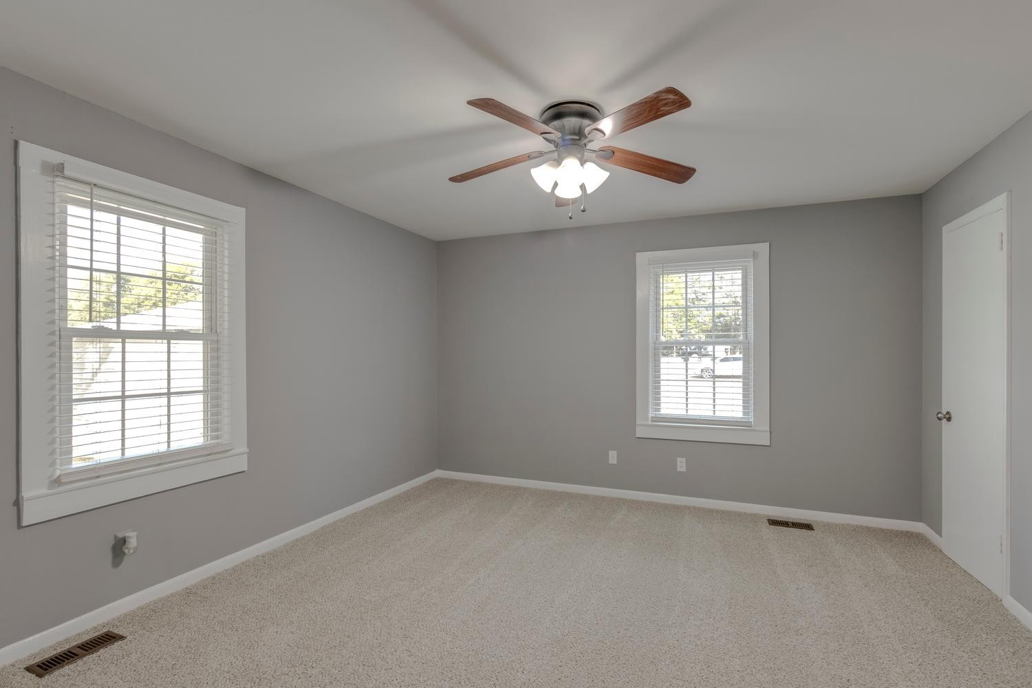 1705 E Pitts Ln Property Photo 17