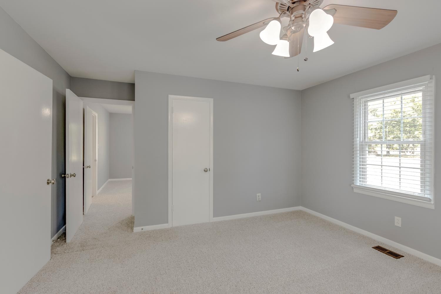 1705 E Pitts Ln Property Photo 18