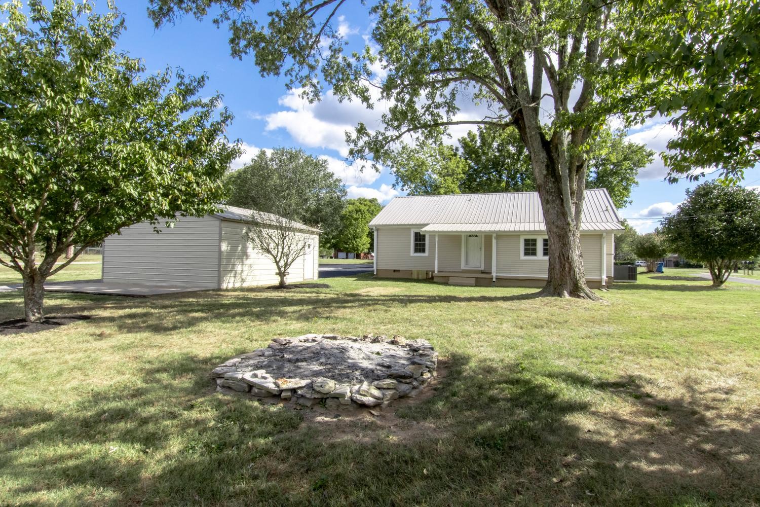 1705 E Pitts Ln Property Photo 31