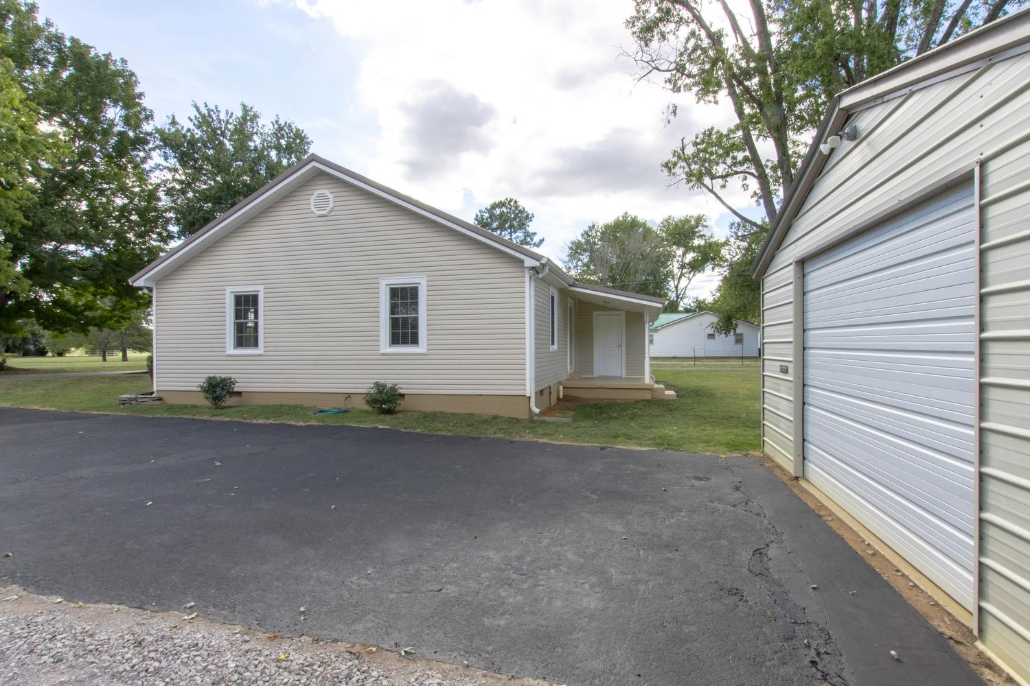 1705 E Pitts Ln Property Photo 32