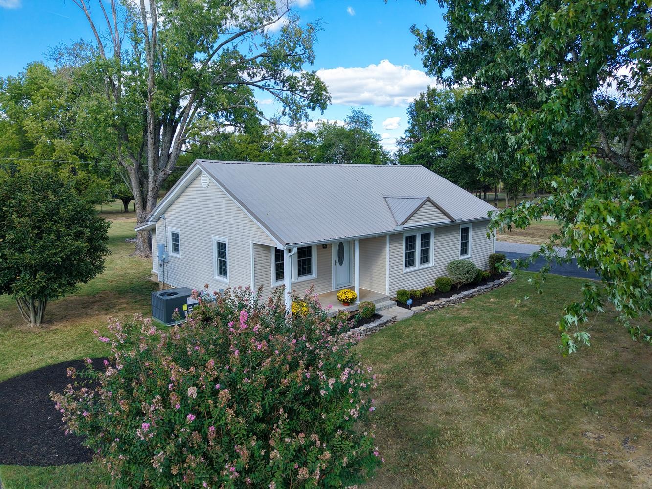 1705 E Pitts Ln Property Photo 41