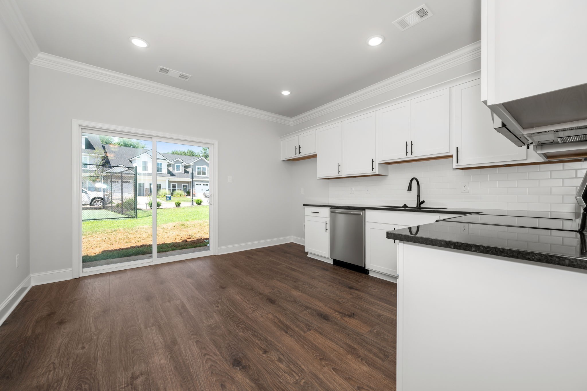 512 Rohan Drive Property Photo 5