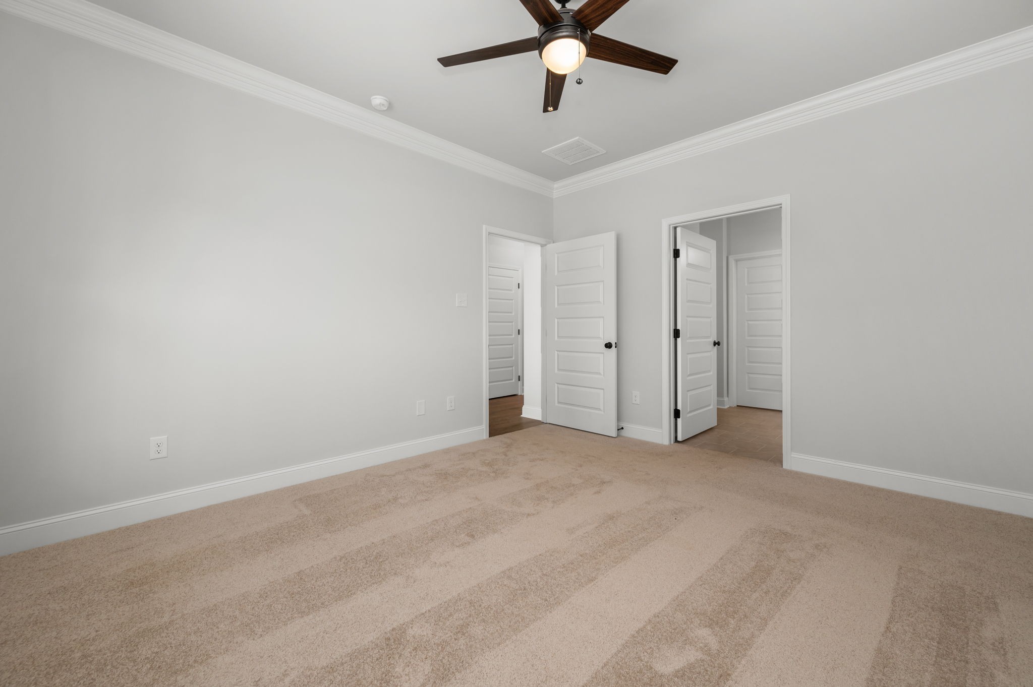 512 Rohan Drive Property Photo 9