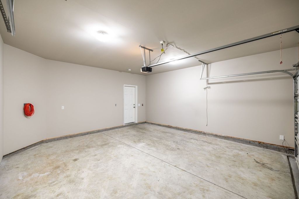 3107 Lamond Dr Property Photo 35