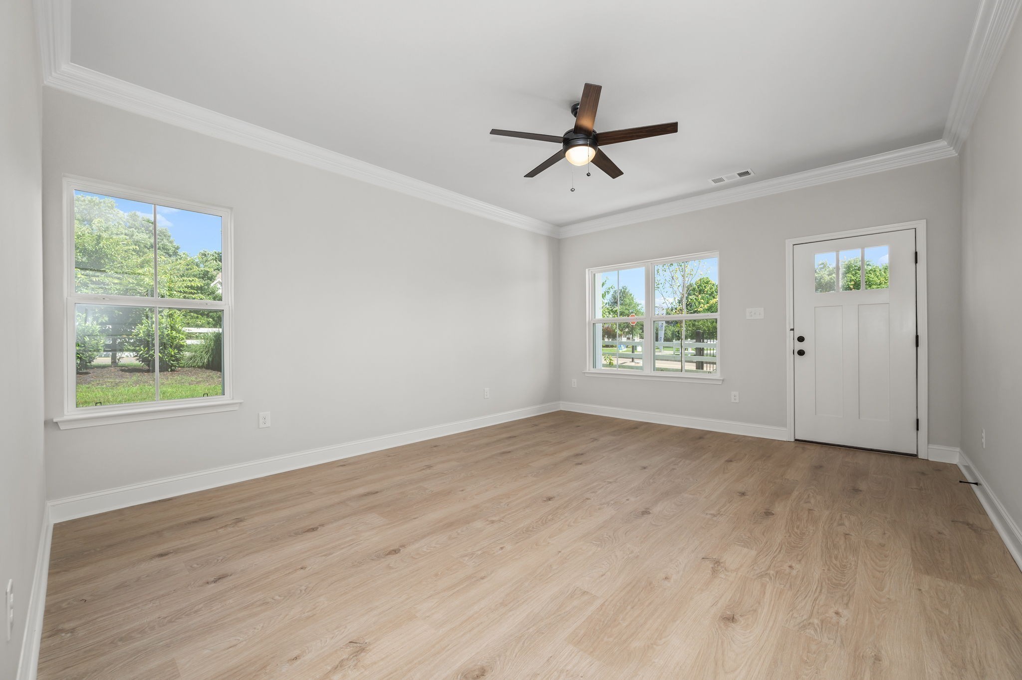 513 Rohan Dr Property Photo 6