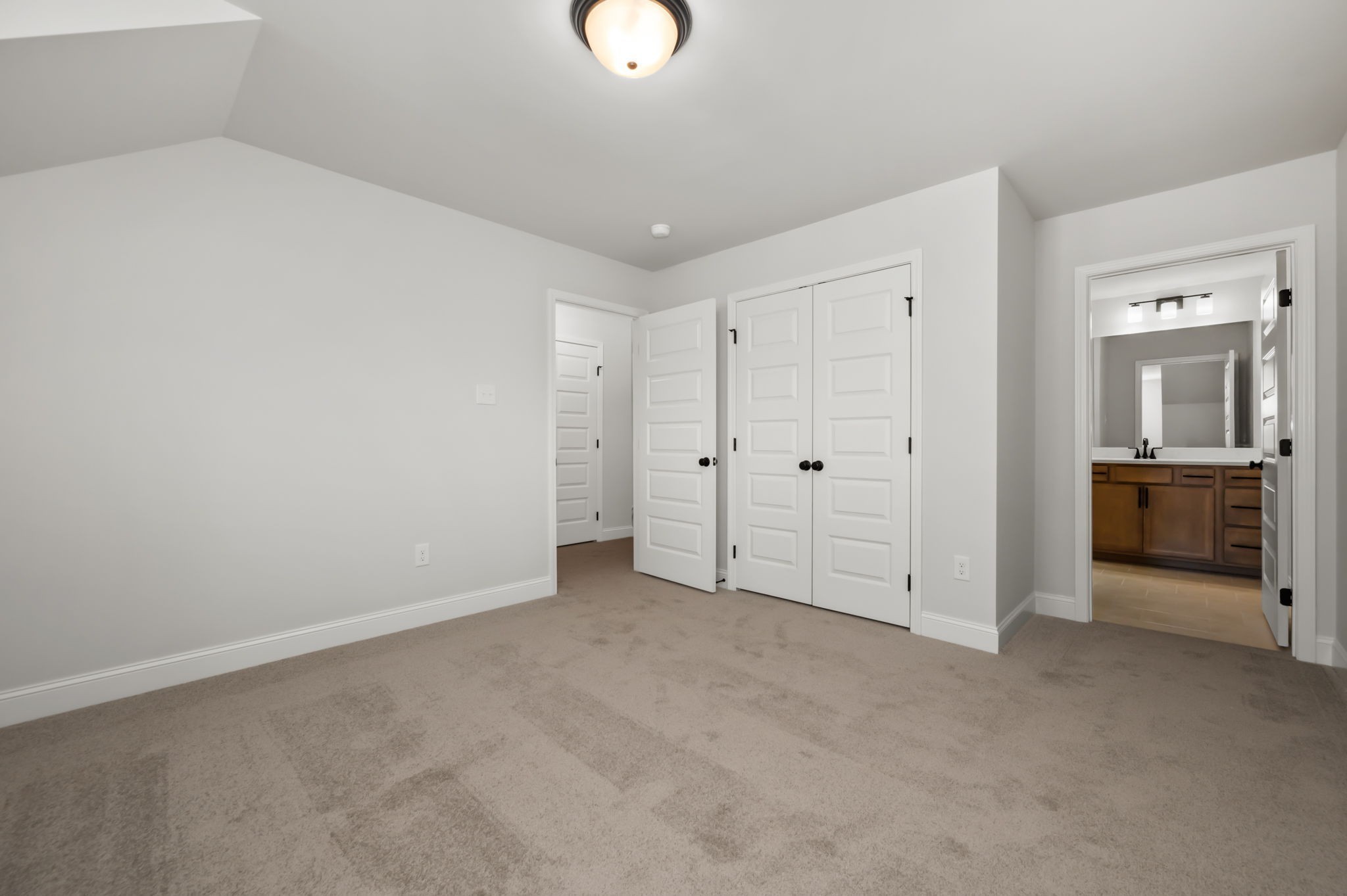 513 Rohan Dr Property Photo 17