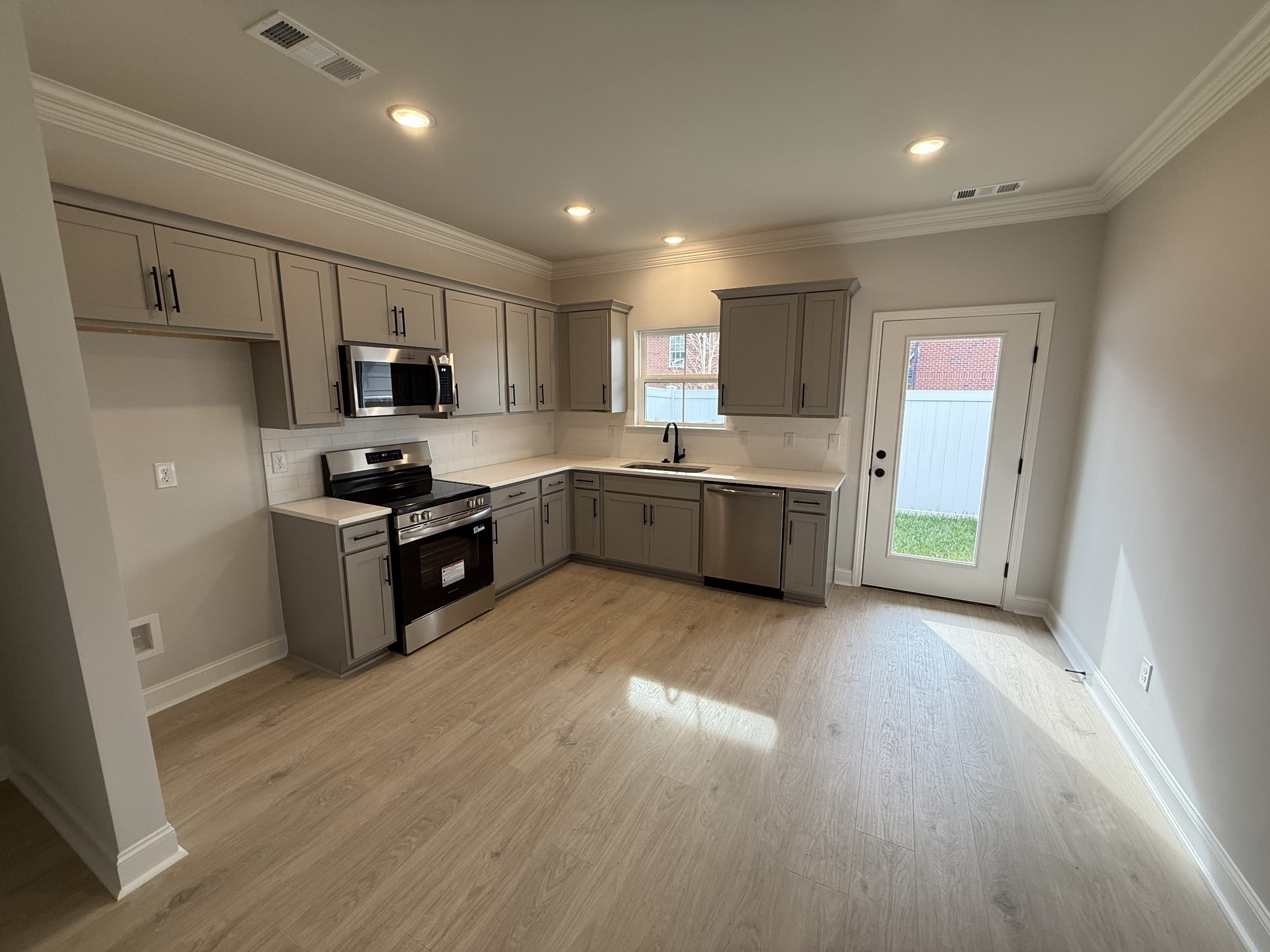 507 Rohan Drive Property Photo 4