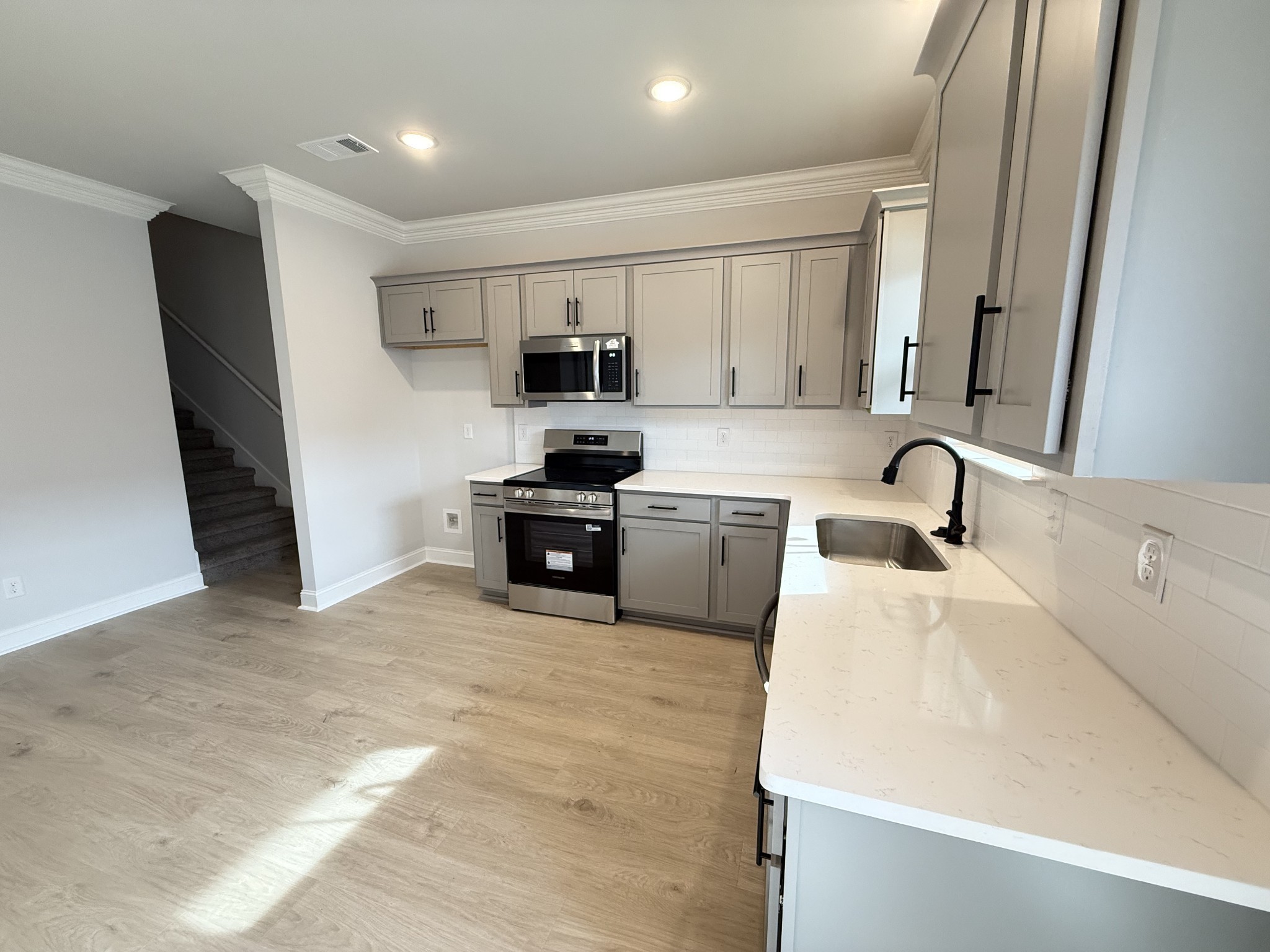 507 Rohan Drive Property Photo 5