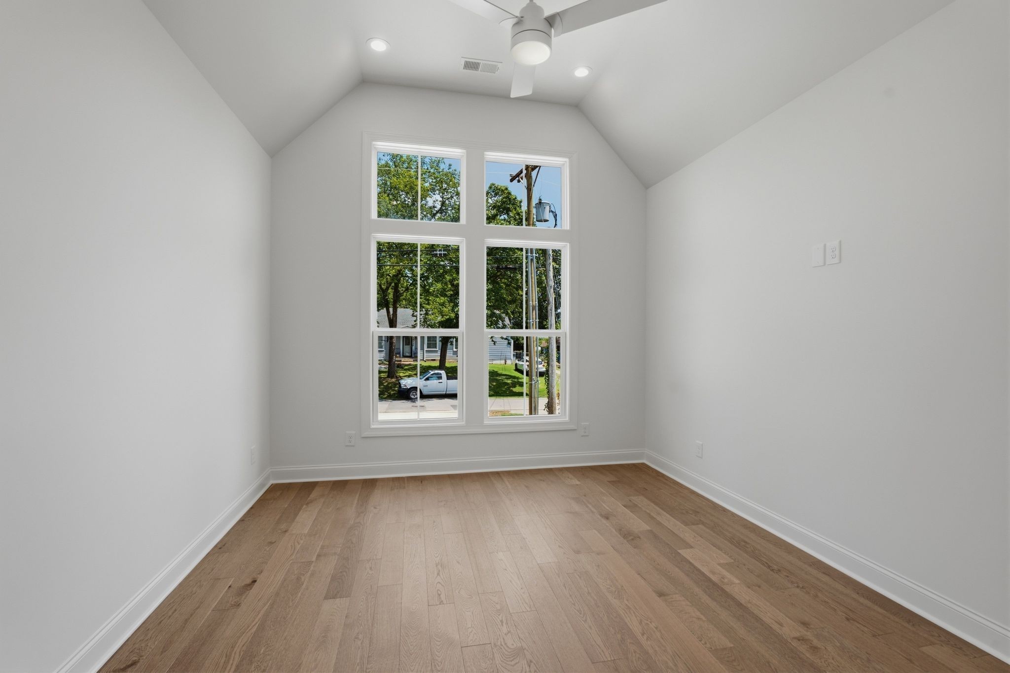 565a Croley Dr Property Photo 19