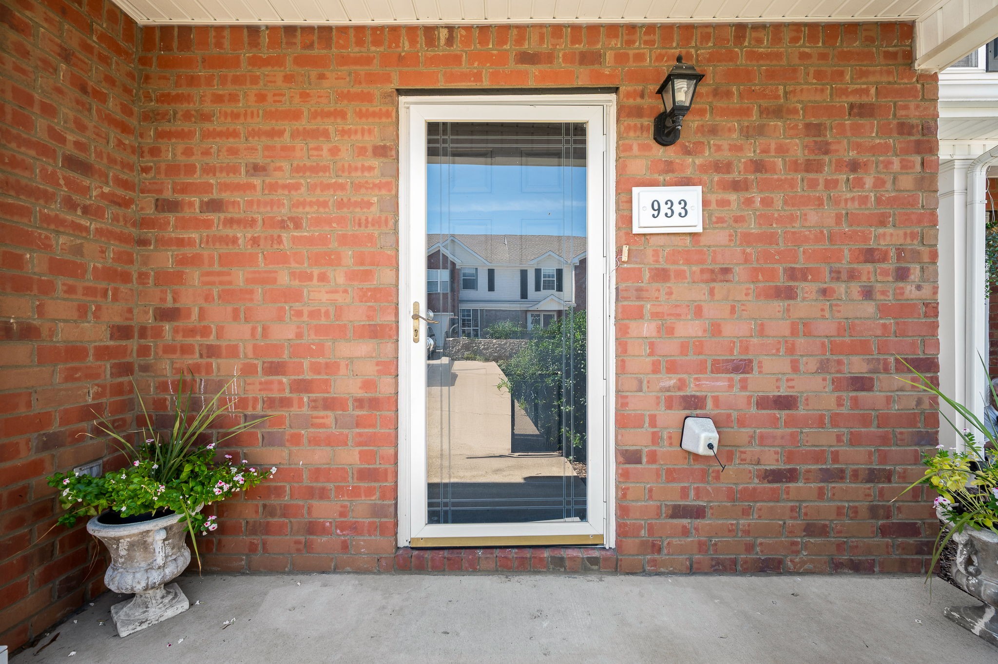 933 Wolves Den Pl Property Photo 6