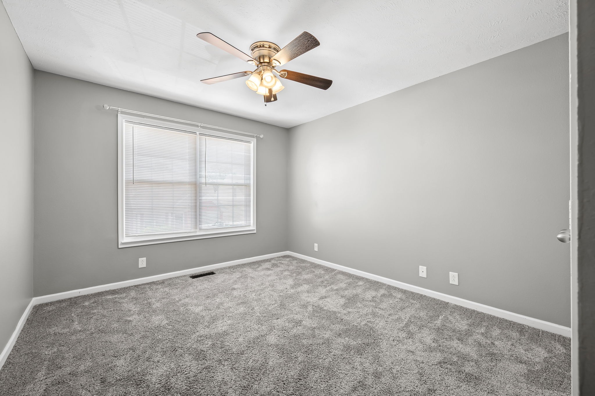 933 Wolves Den Pl Property Photo 31