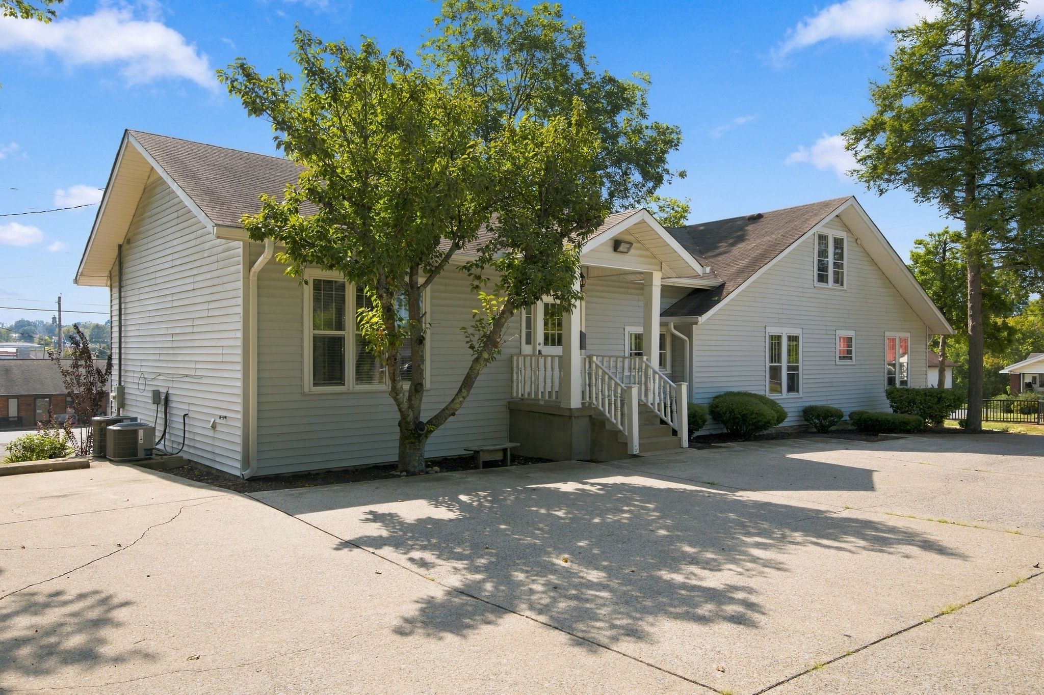 507 E College St Property Photo 4