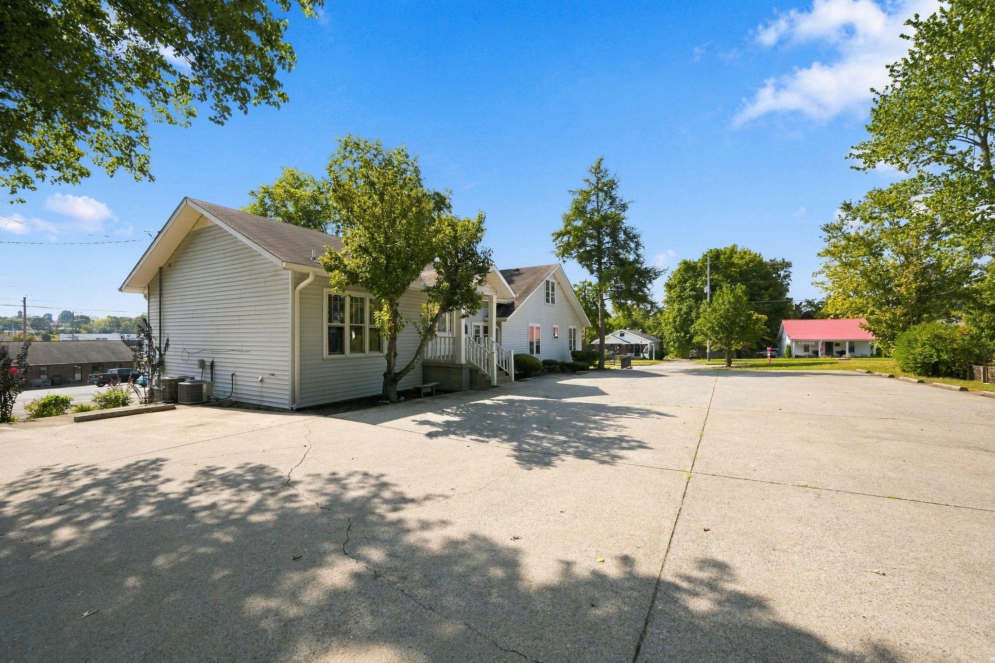 507 E College St Property Photo 5