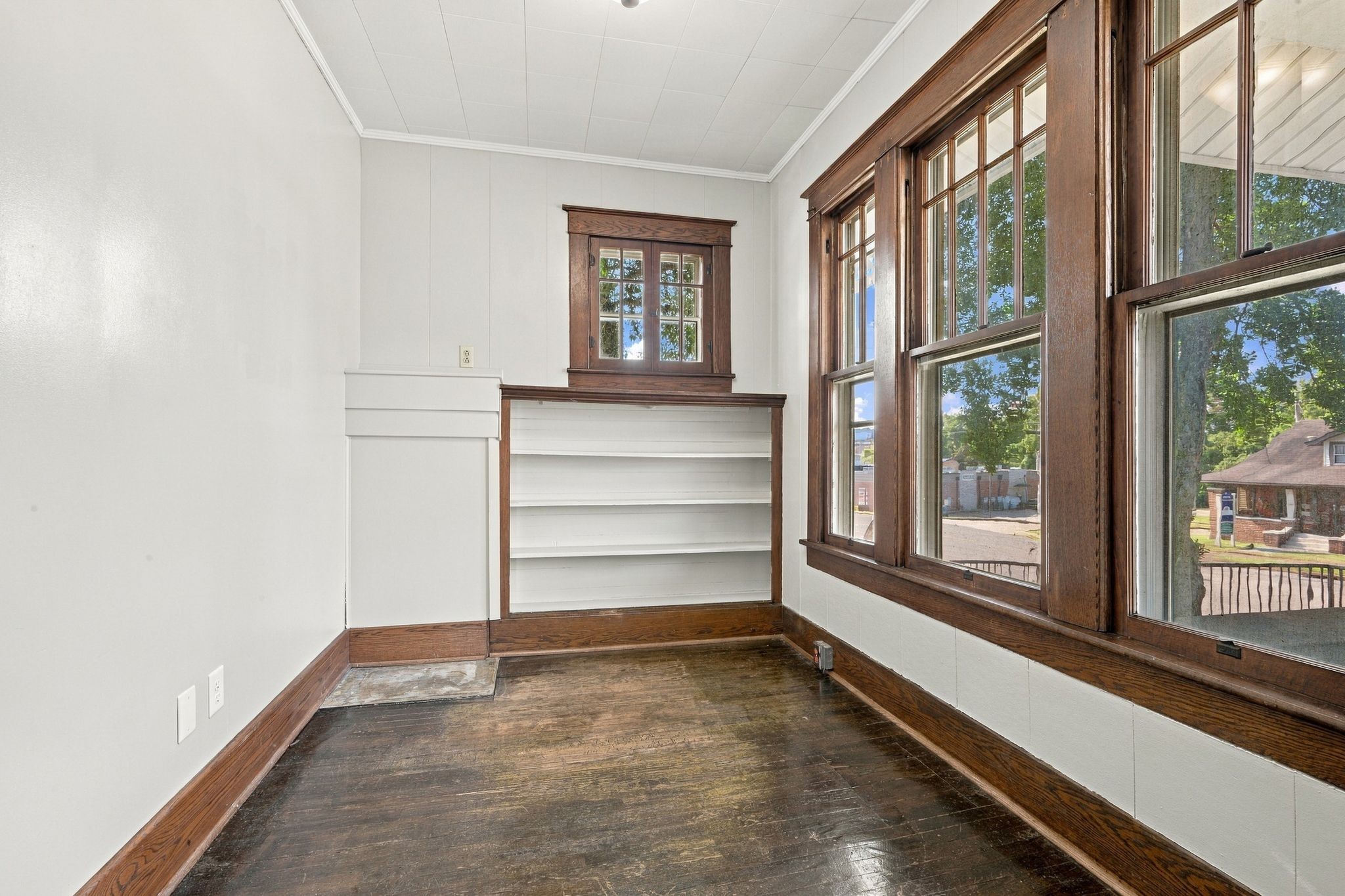 507 E College St Property Photo 11