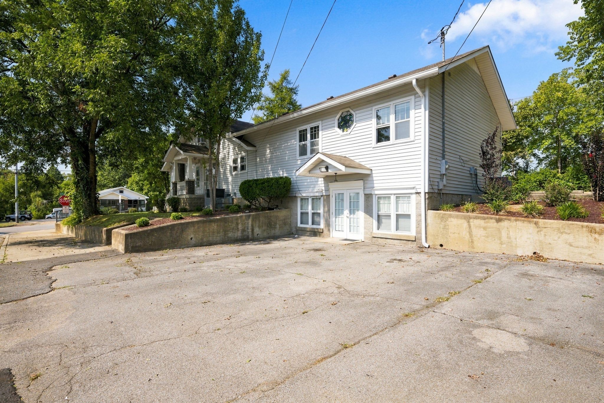507 E College St Property Photo 39