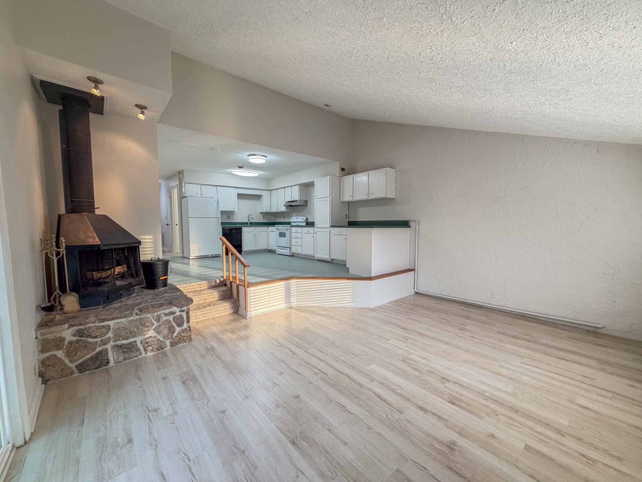 7000 Big Horn Drive Property Photo 4