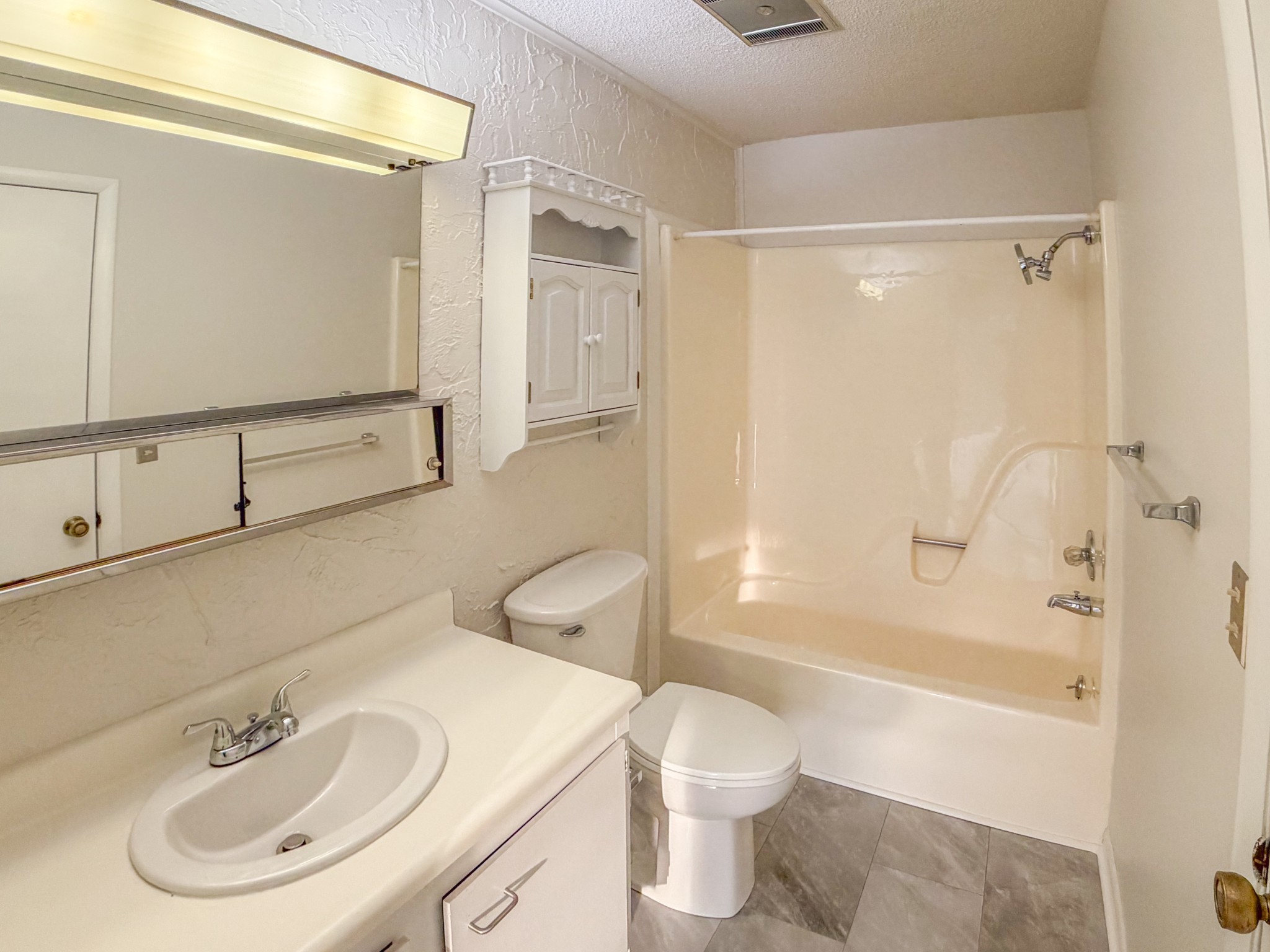 7000 Big Horn Drive Property Photo 11