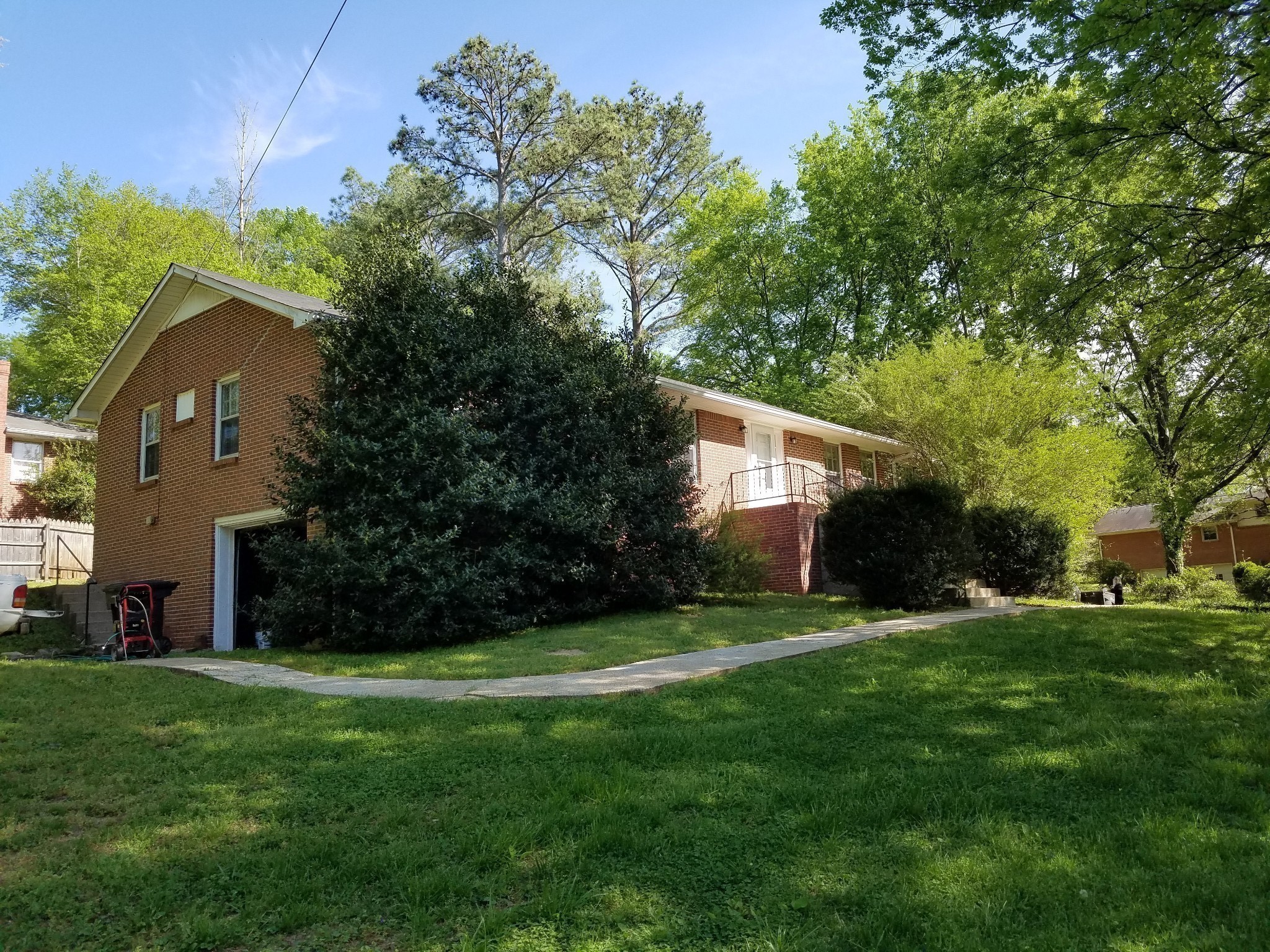 310 Shawnee Dr Property Photo 1