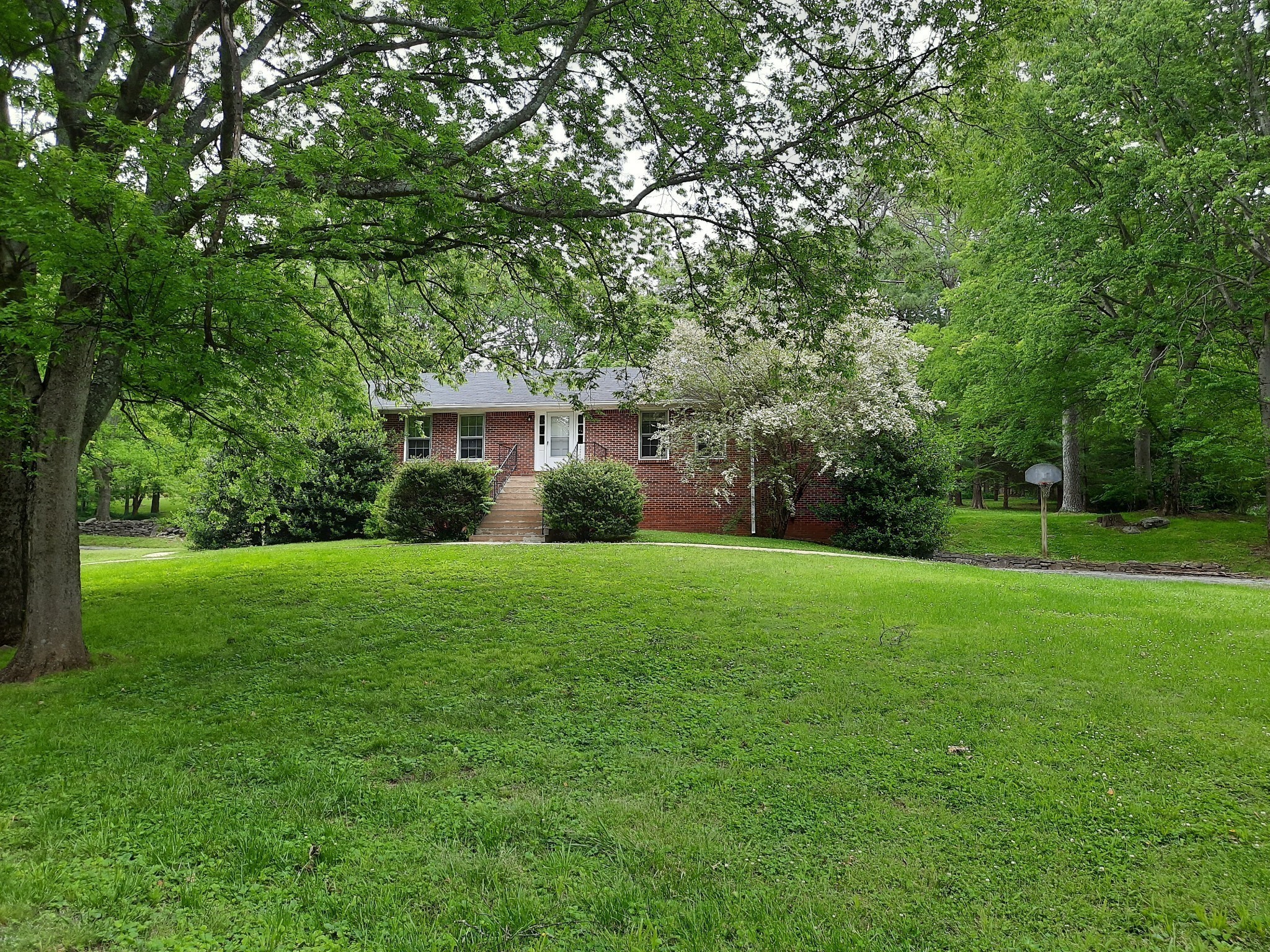 310 Shawnee Dr Property Photo 2