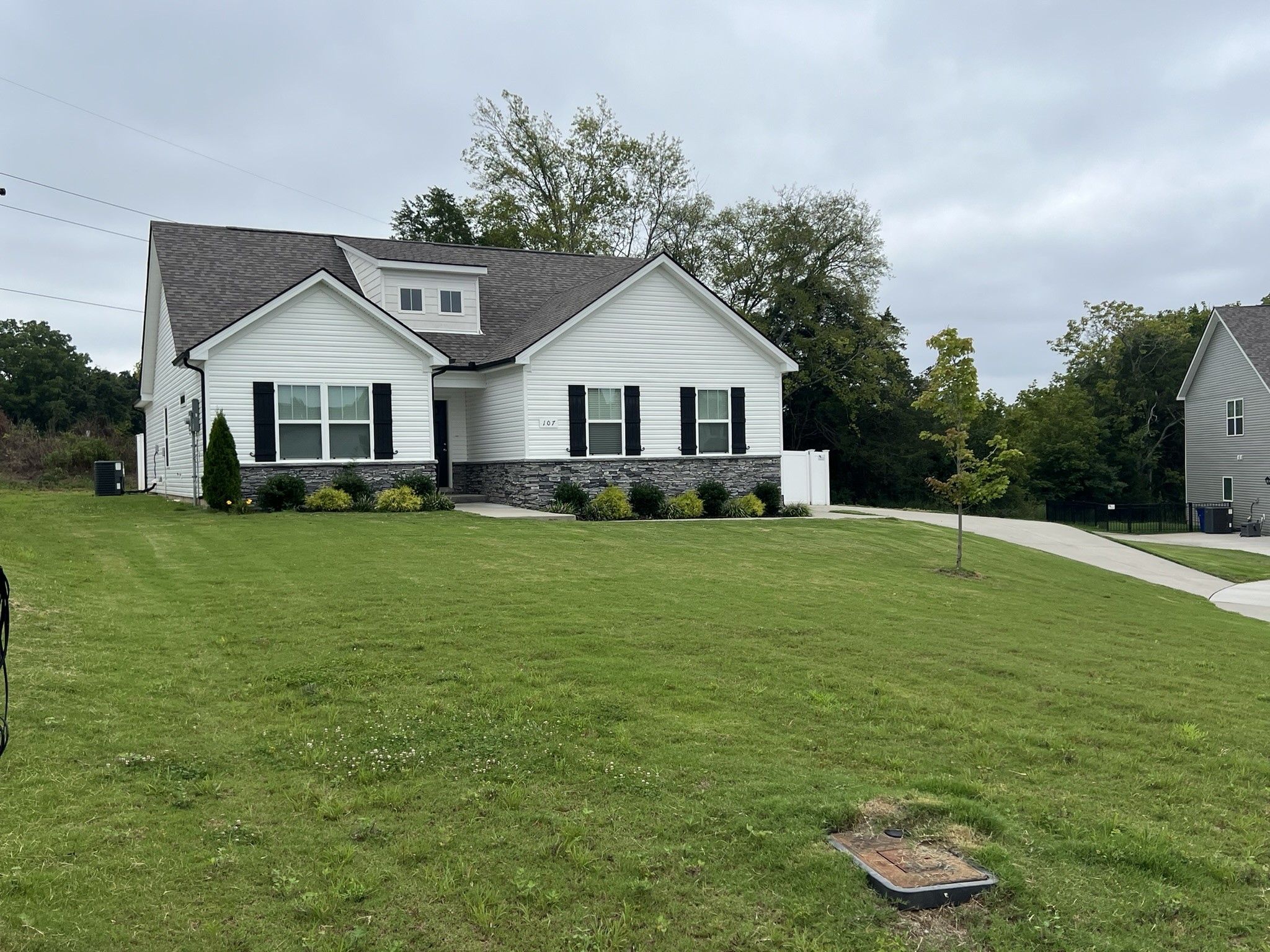 107 Curbow Ct Property Photo 2