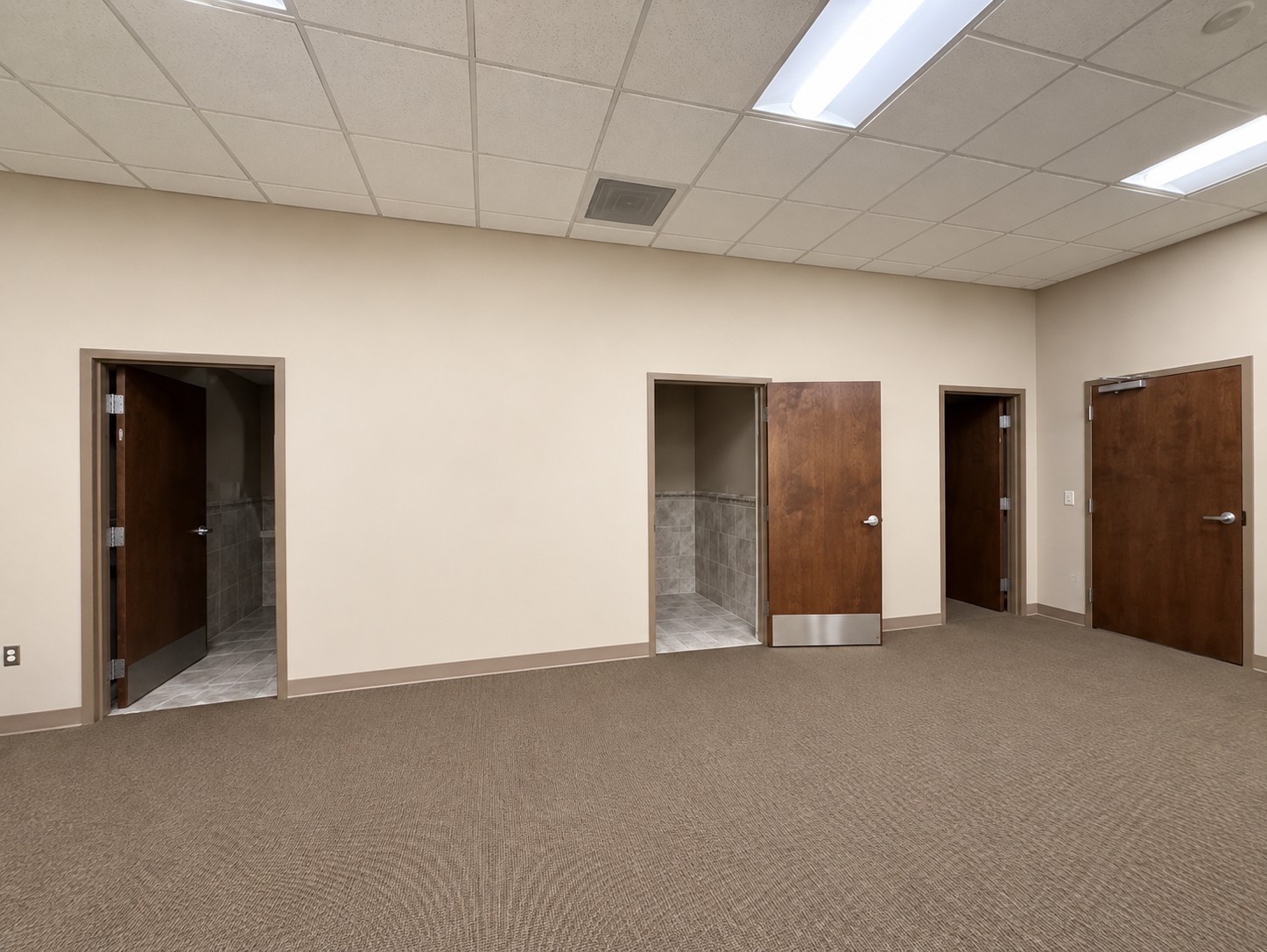 101 Forrest Crossing Blvd Property Photo 3