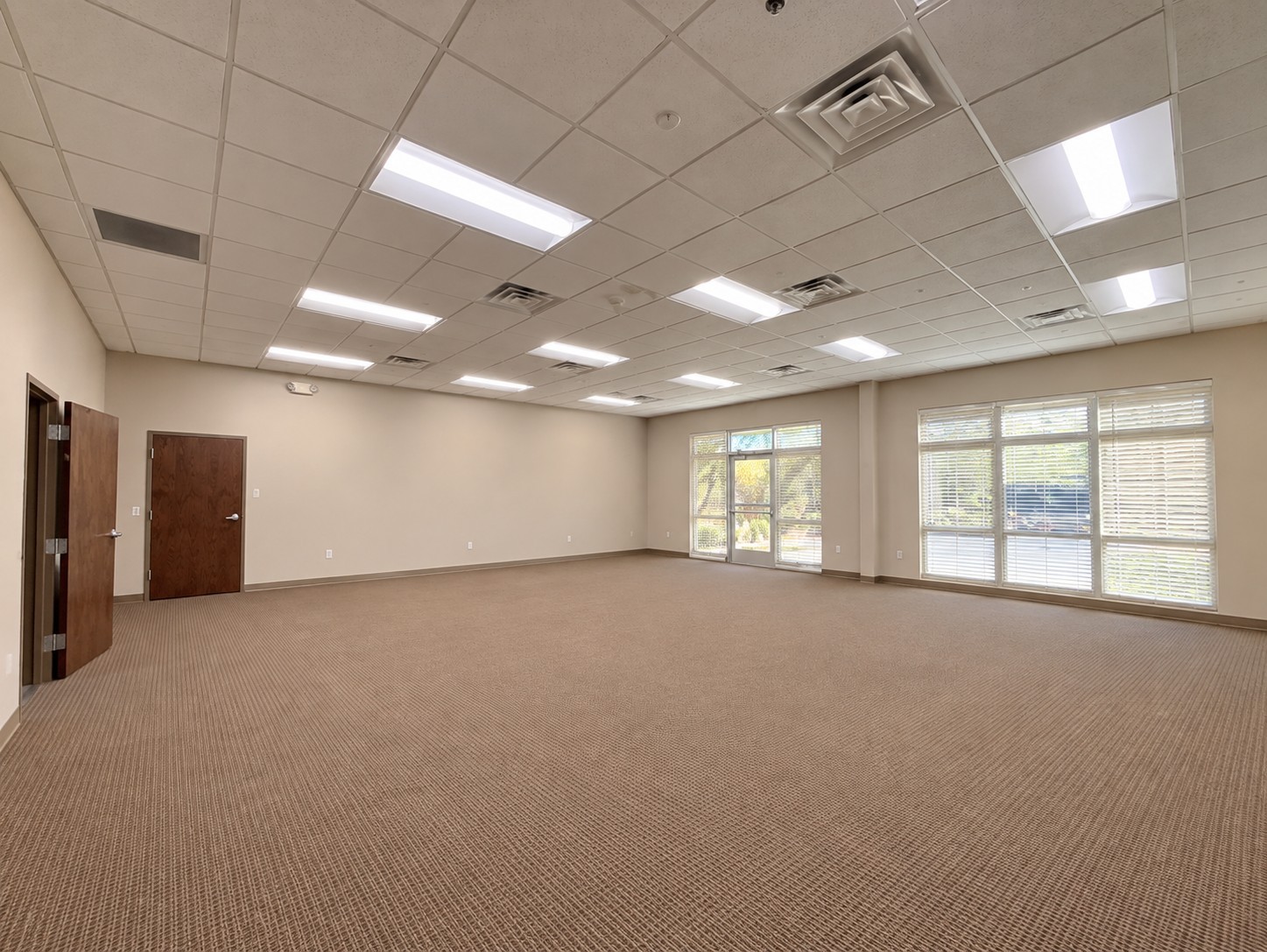 101 Forrest Crossing Blvd Property Photo 4